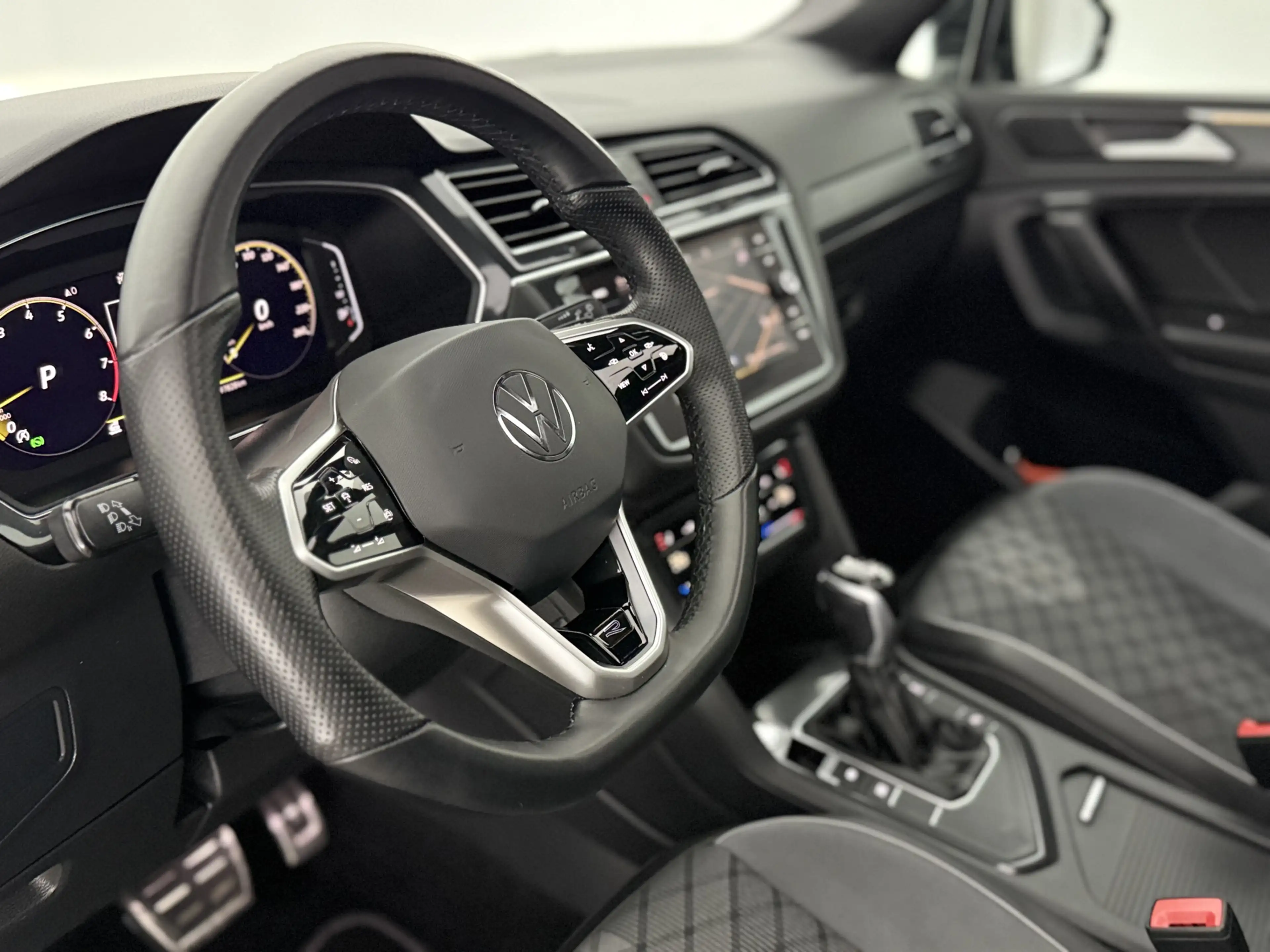 Volkswagen Tiguan Allspace 1.5 TSI R-Line Business+ 7p. | Pano | Camera | Sfe — photo 25