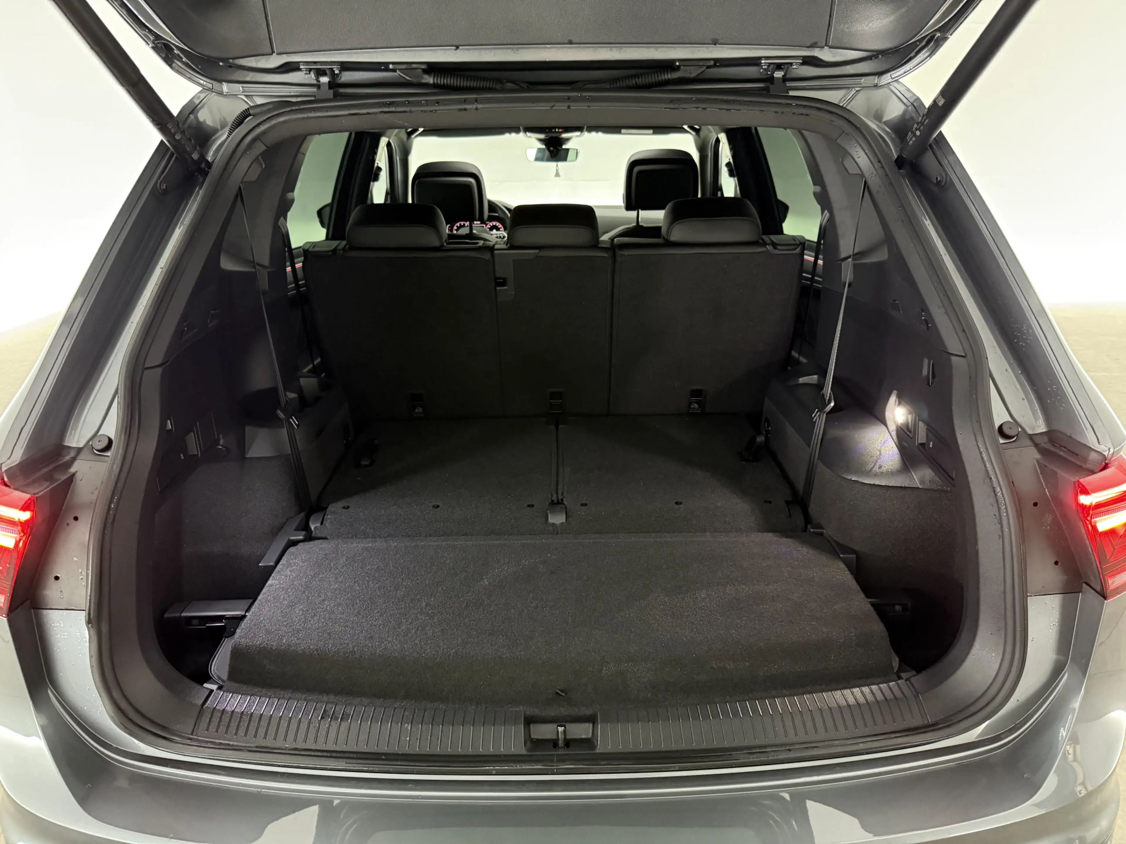 Volkswagen Tiguan Allspace 1.5 TSI R-Line Business+ 7p. | Pano | Camera | Sfe — photo 38