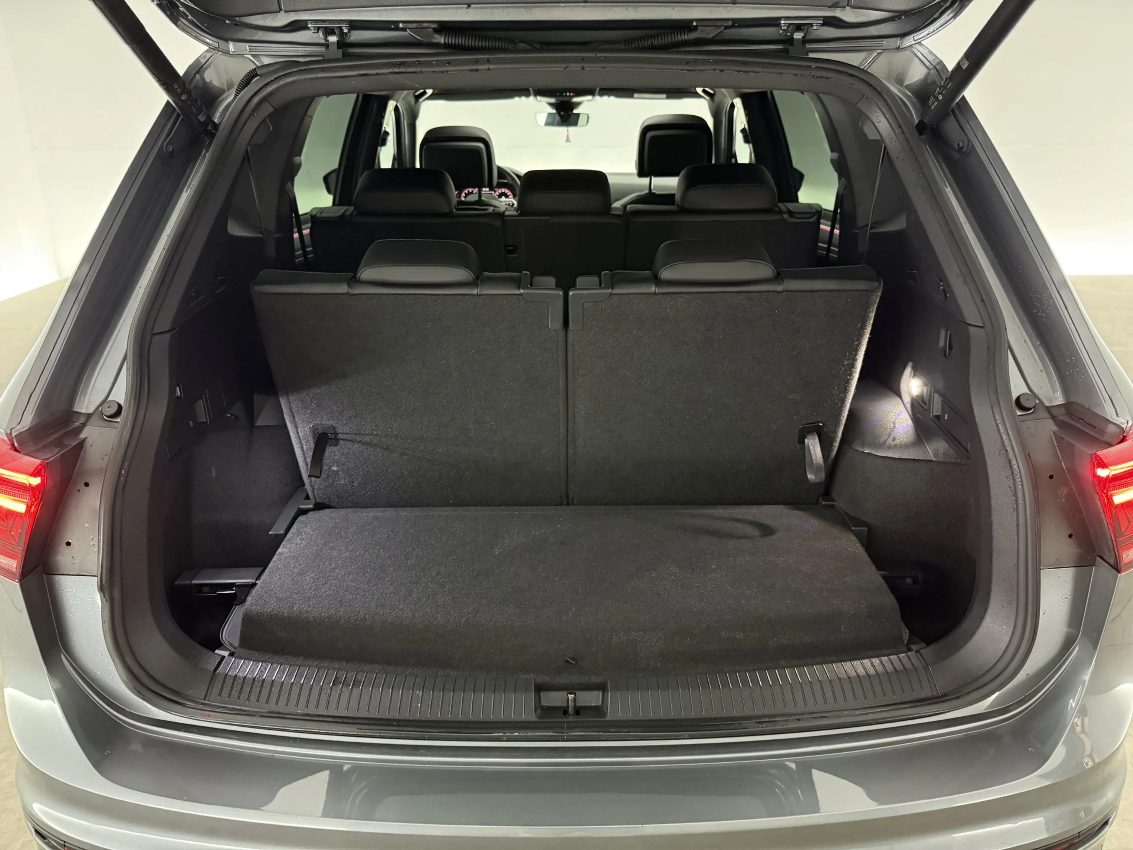 Volkswagen Tiguan Allspace 1.5 TSI R-Line Business+ 7p. | Pano | Camera | Sfe — photo 39