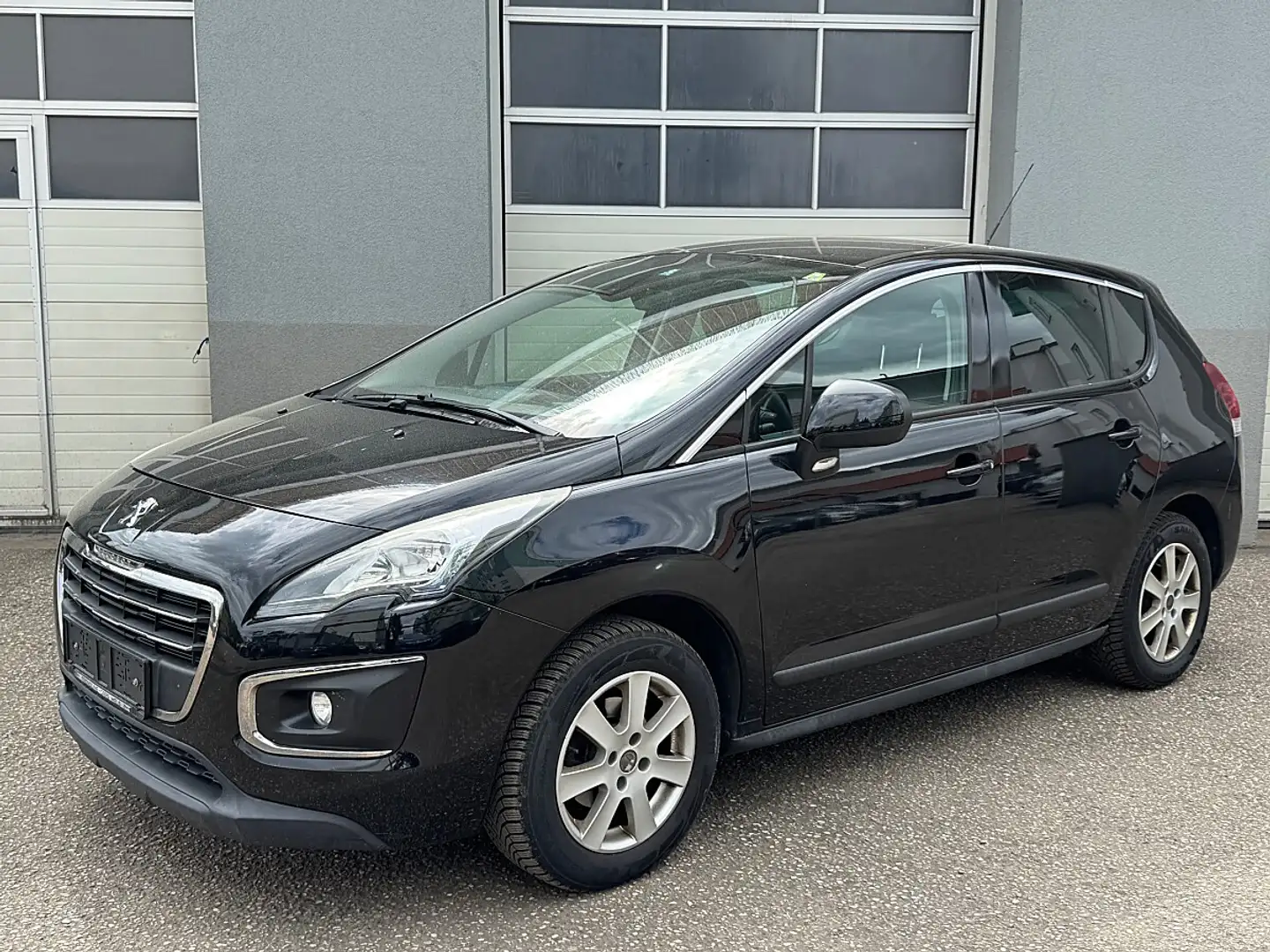 Peugeot 3008 1,6 BlueHDi 120 EAT6 Business Line Aut. Schwarz - 2