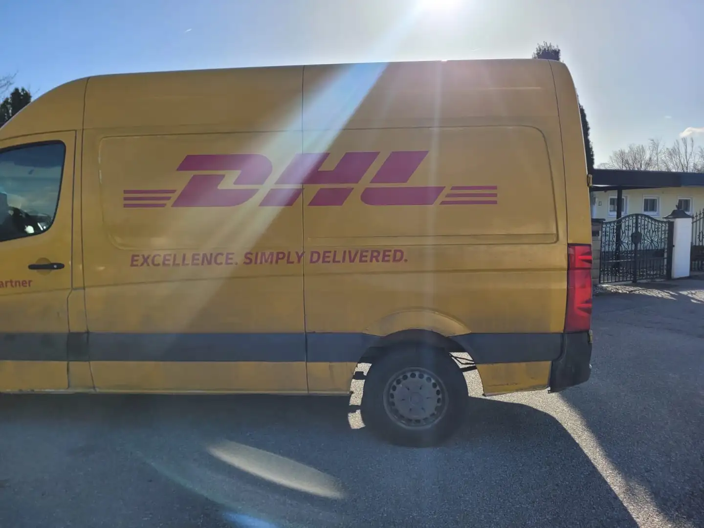 Volkswagen Crafter 2EKE1/LM4B1302N/MEC14TA3 Yellow - 1