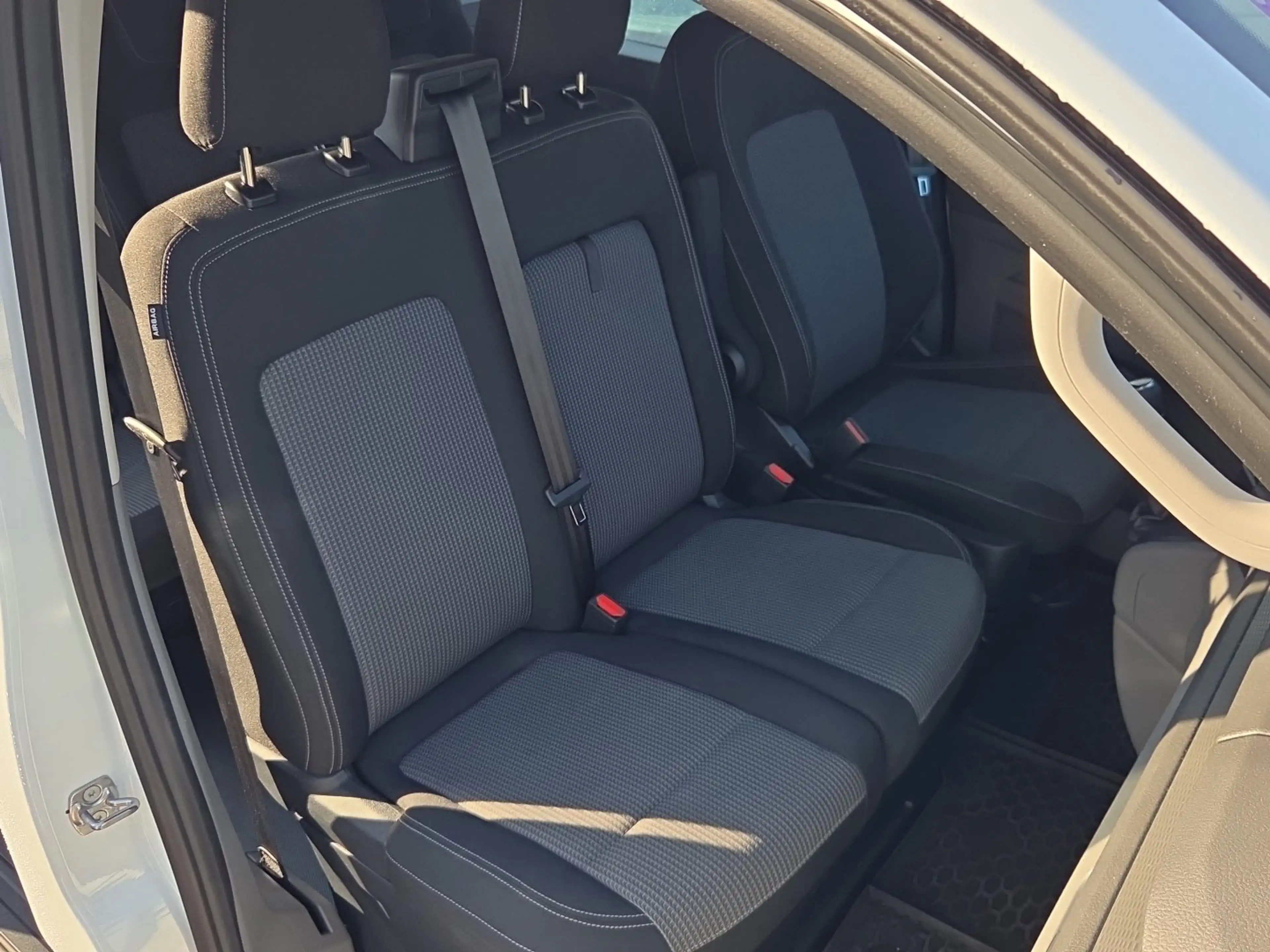 Volkswagen Transporter Kombi TDI — photo 13