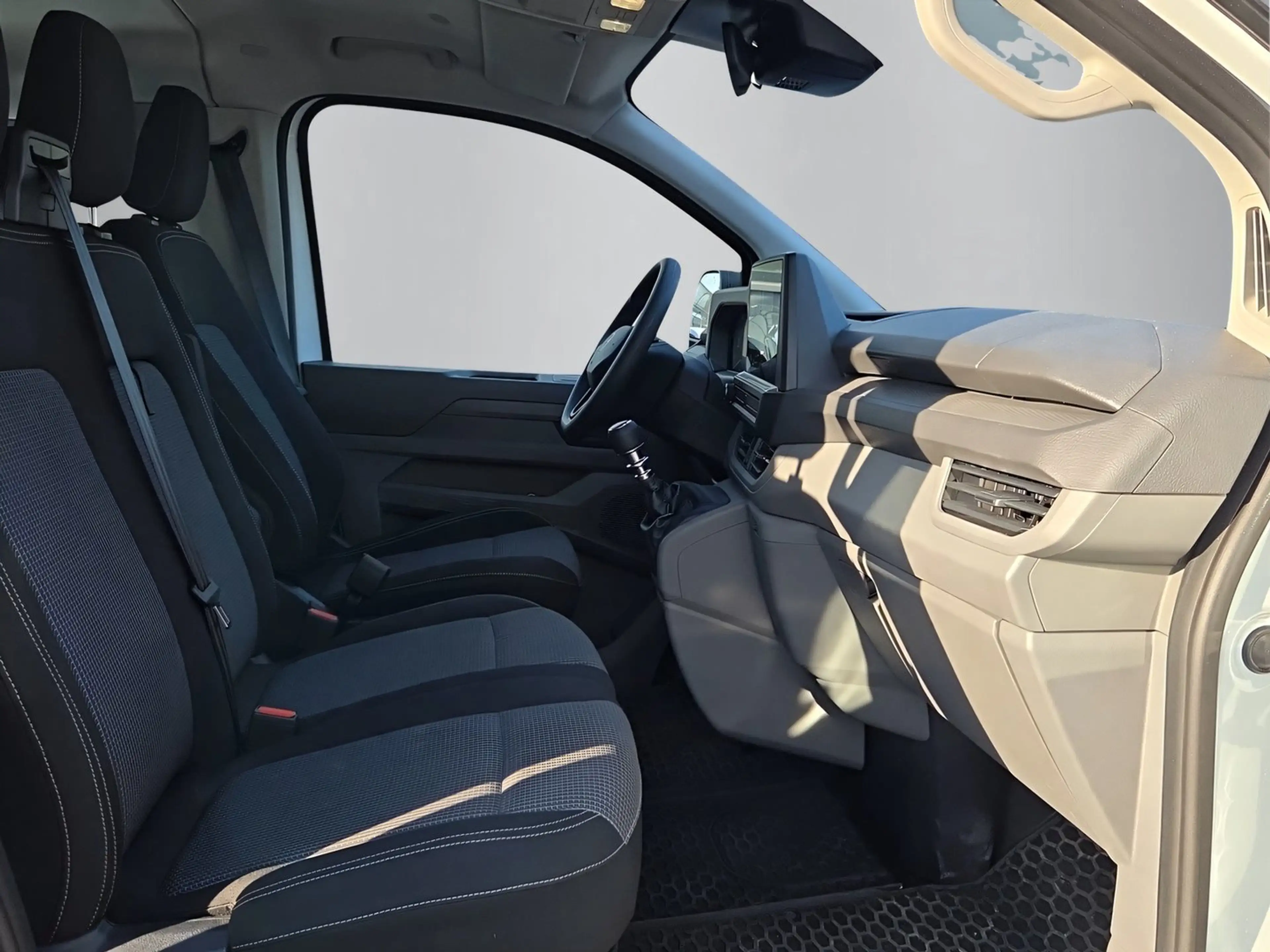 Volkswagen Transporter Kombi TDI — photo 10