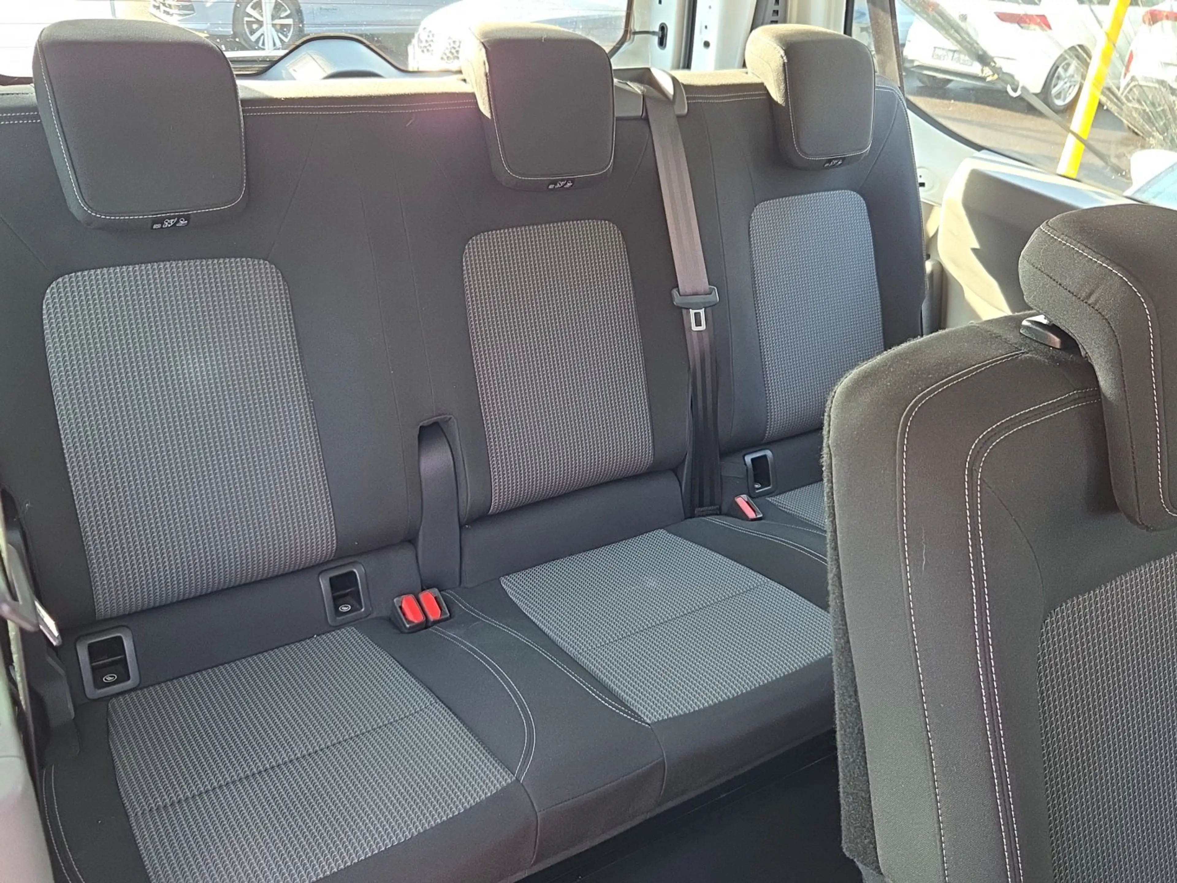 Volkswagen Transporter Kombi TDI — photo 14