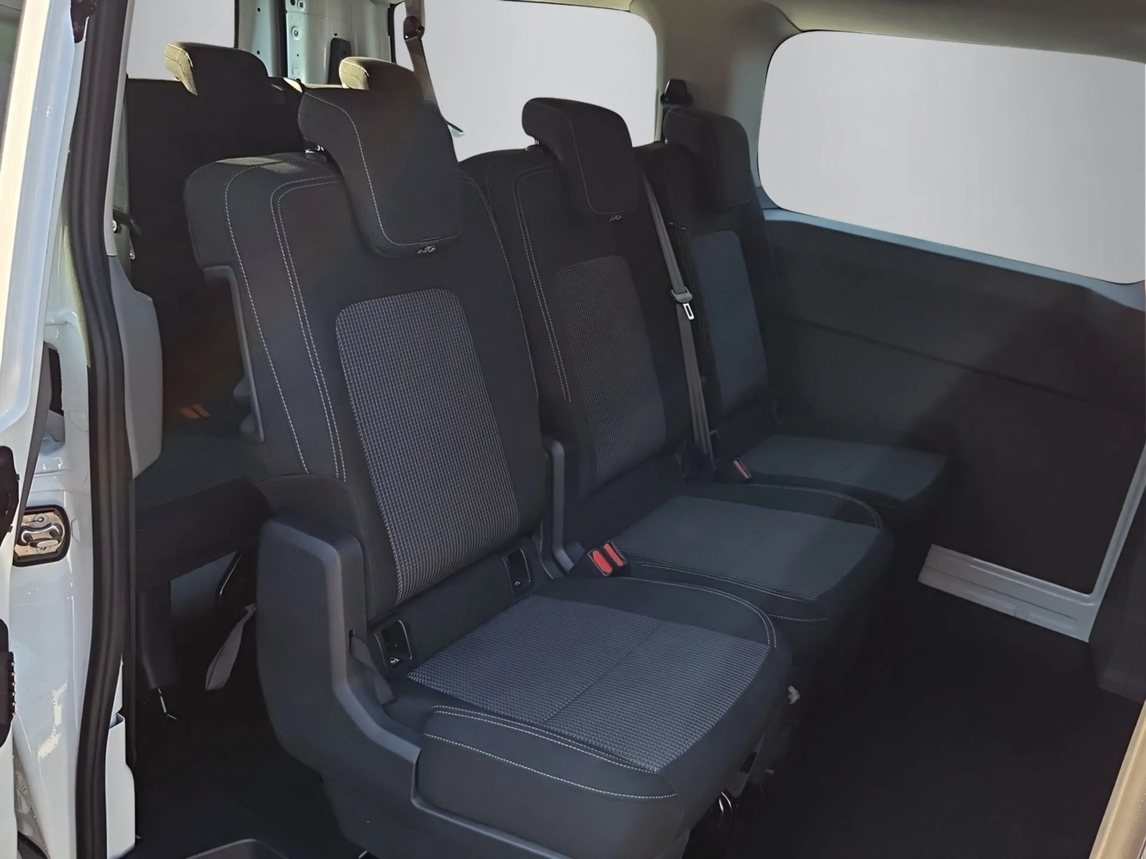 Volkswagen Transporter Kombi TDI — photo 15