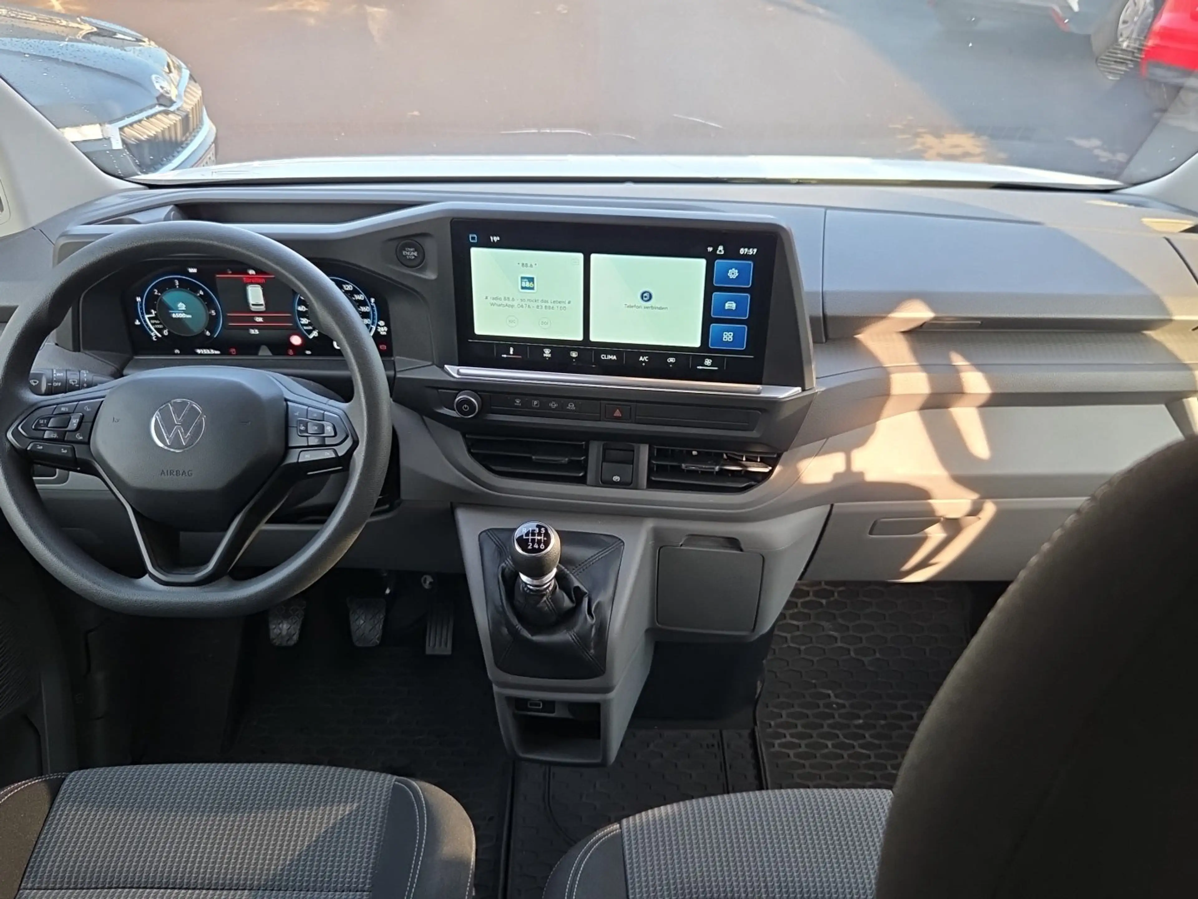 Volkswagen Transporter Kombi TDI — photo 9