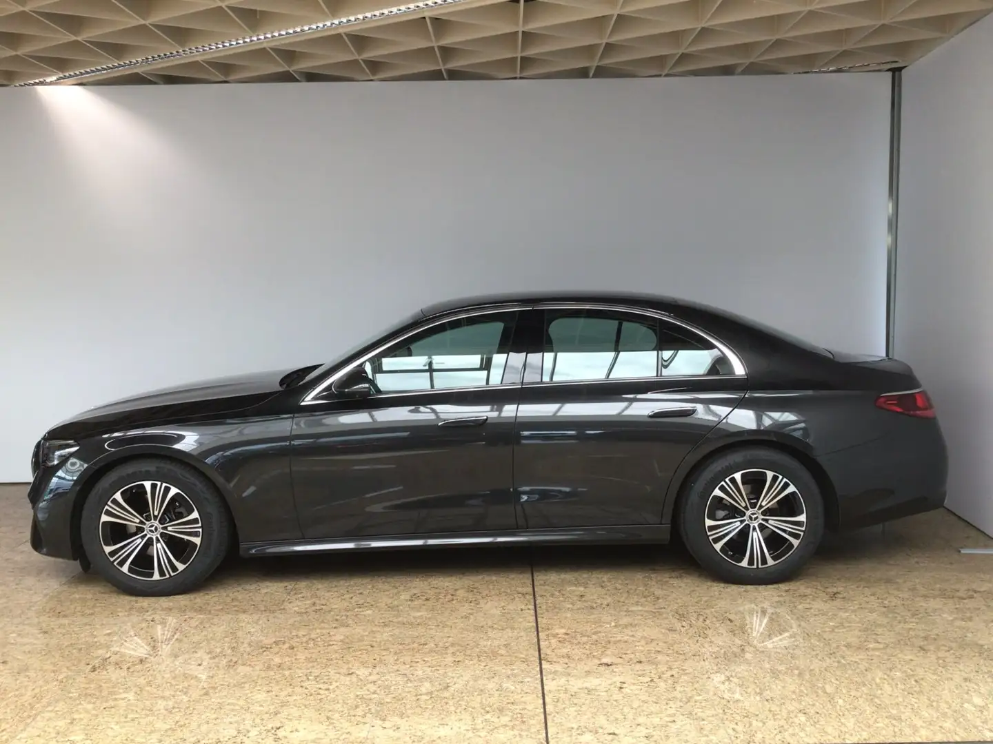 Mercedes-Benz E 200 E 200 Avantgarde Advanced Plus Fahrassist Plus Grün - 2