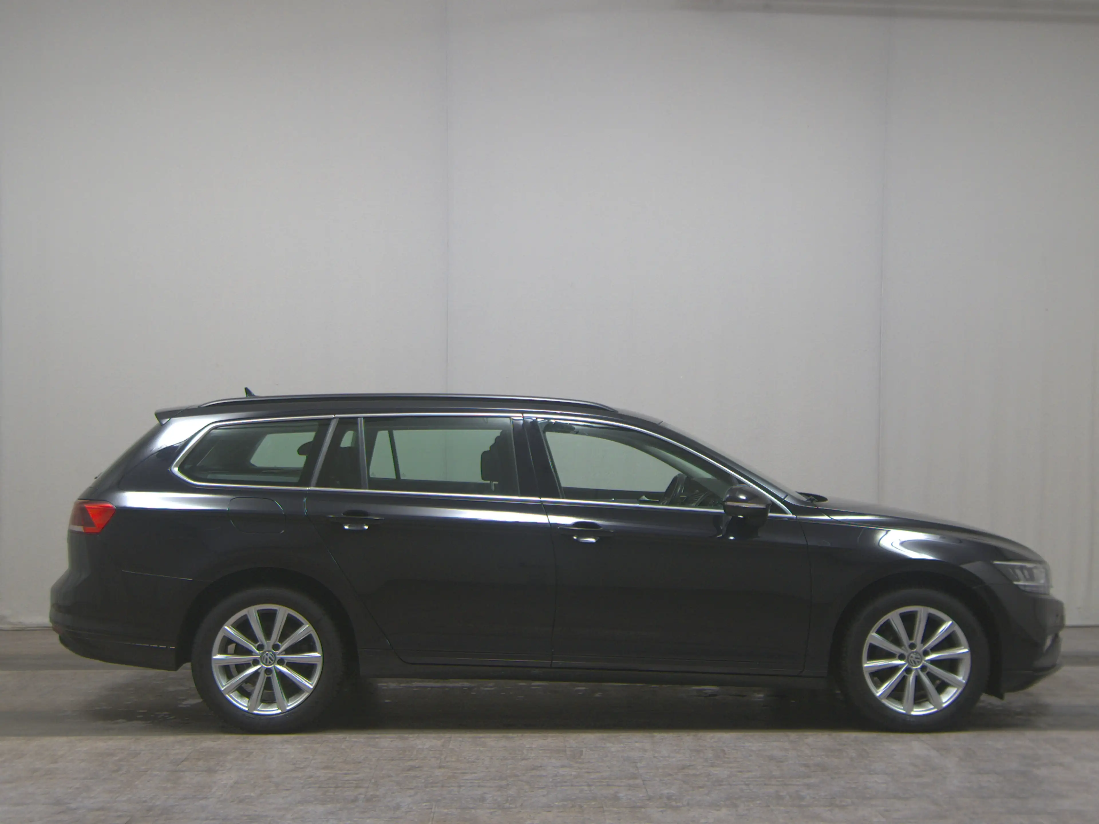 Volkswagen Passat Variant — photo 14