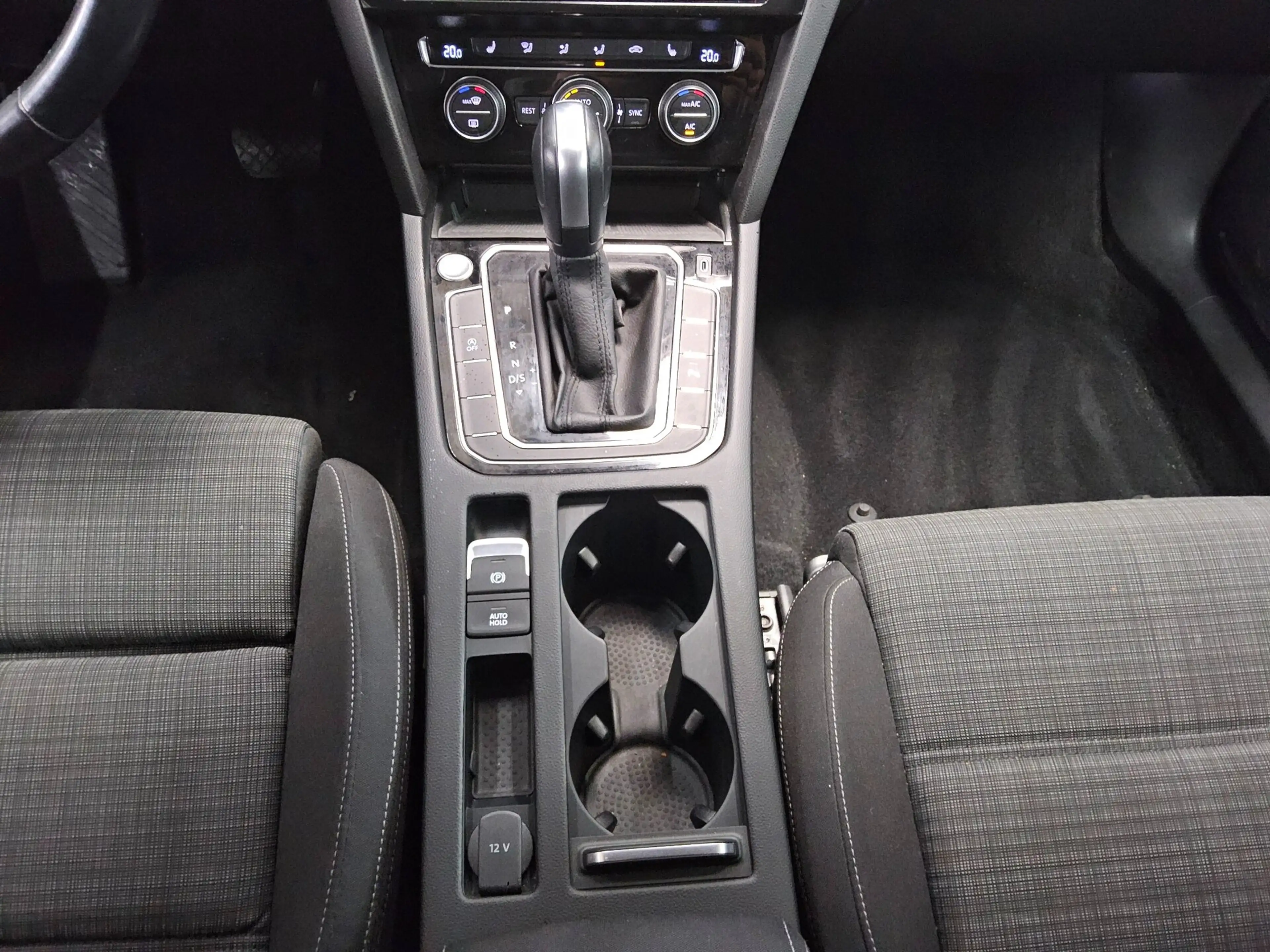 Volkswagen Passat Variant — photo 6