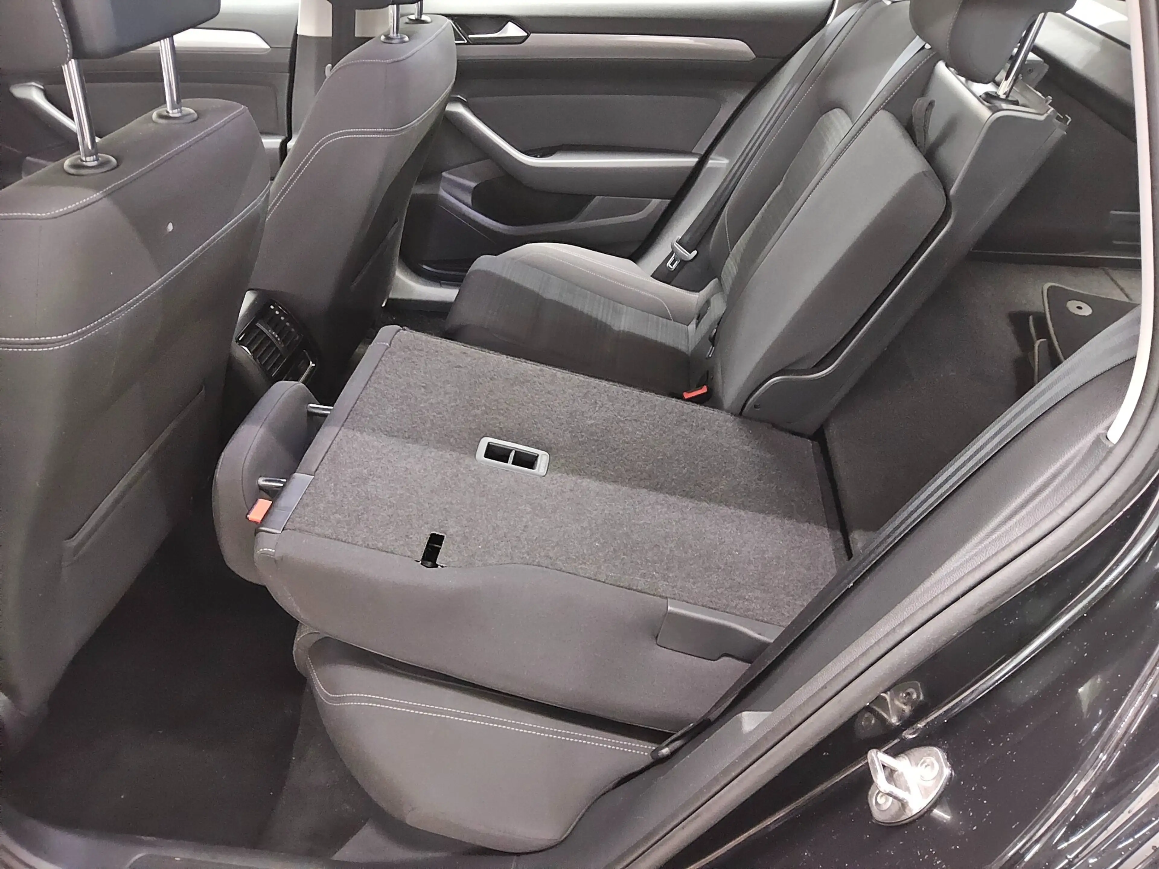 Volkswagen Passat Variant — photo 12