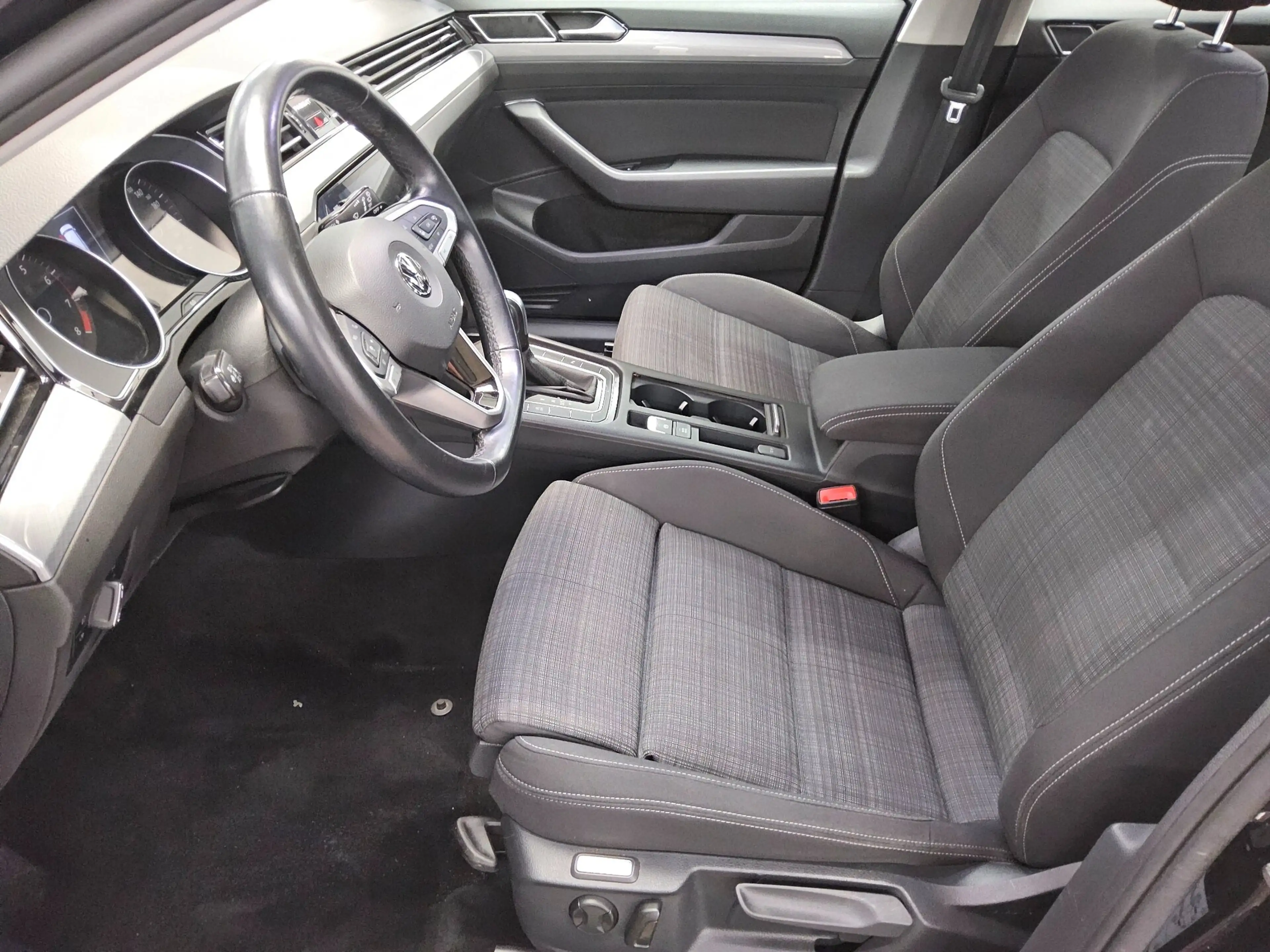 Volkswagen Passat Variant — photo 8