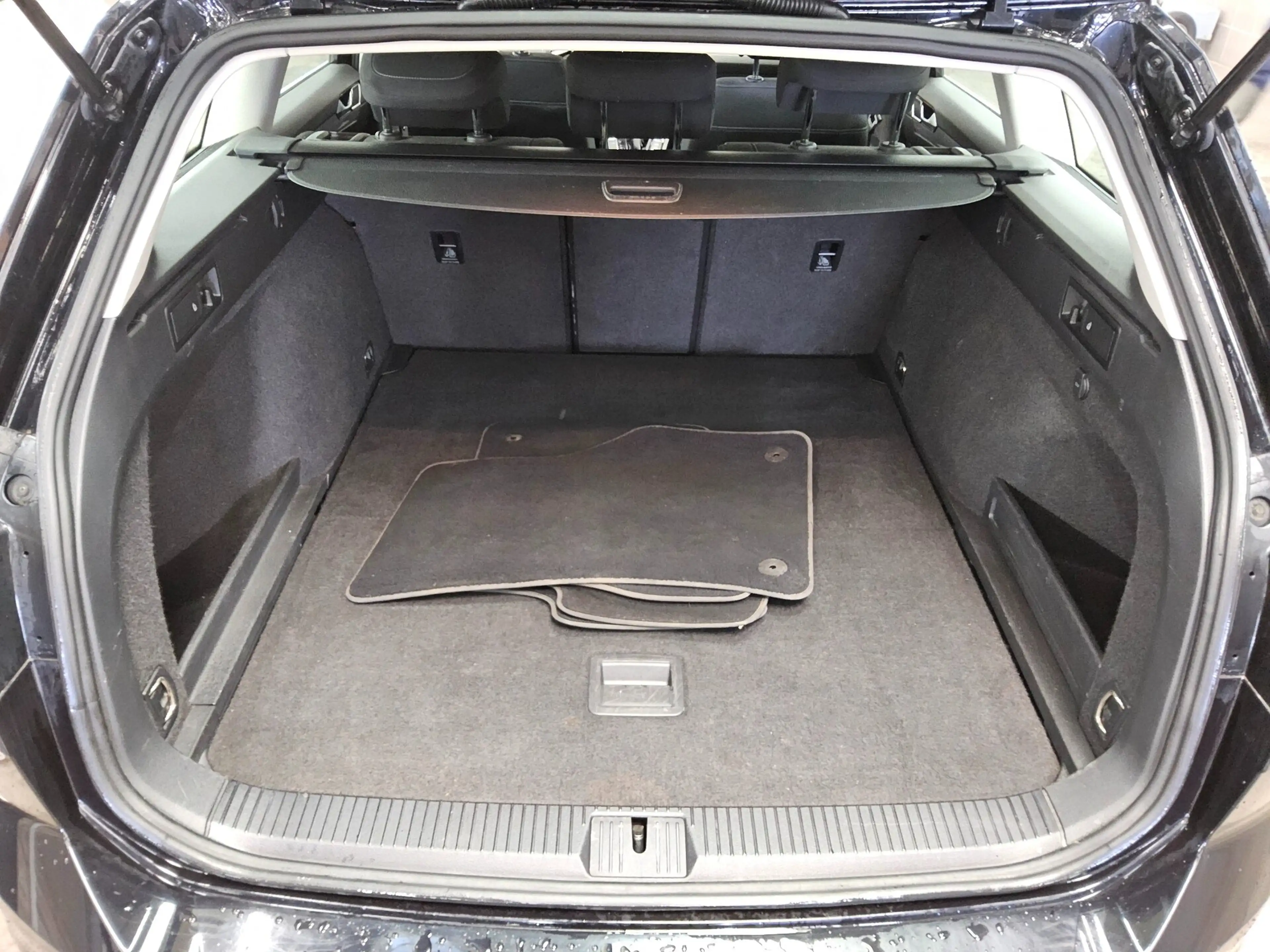 Volkswagen Passat Variant — photo 11