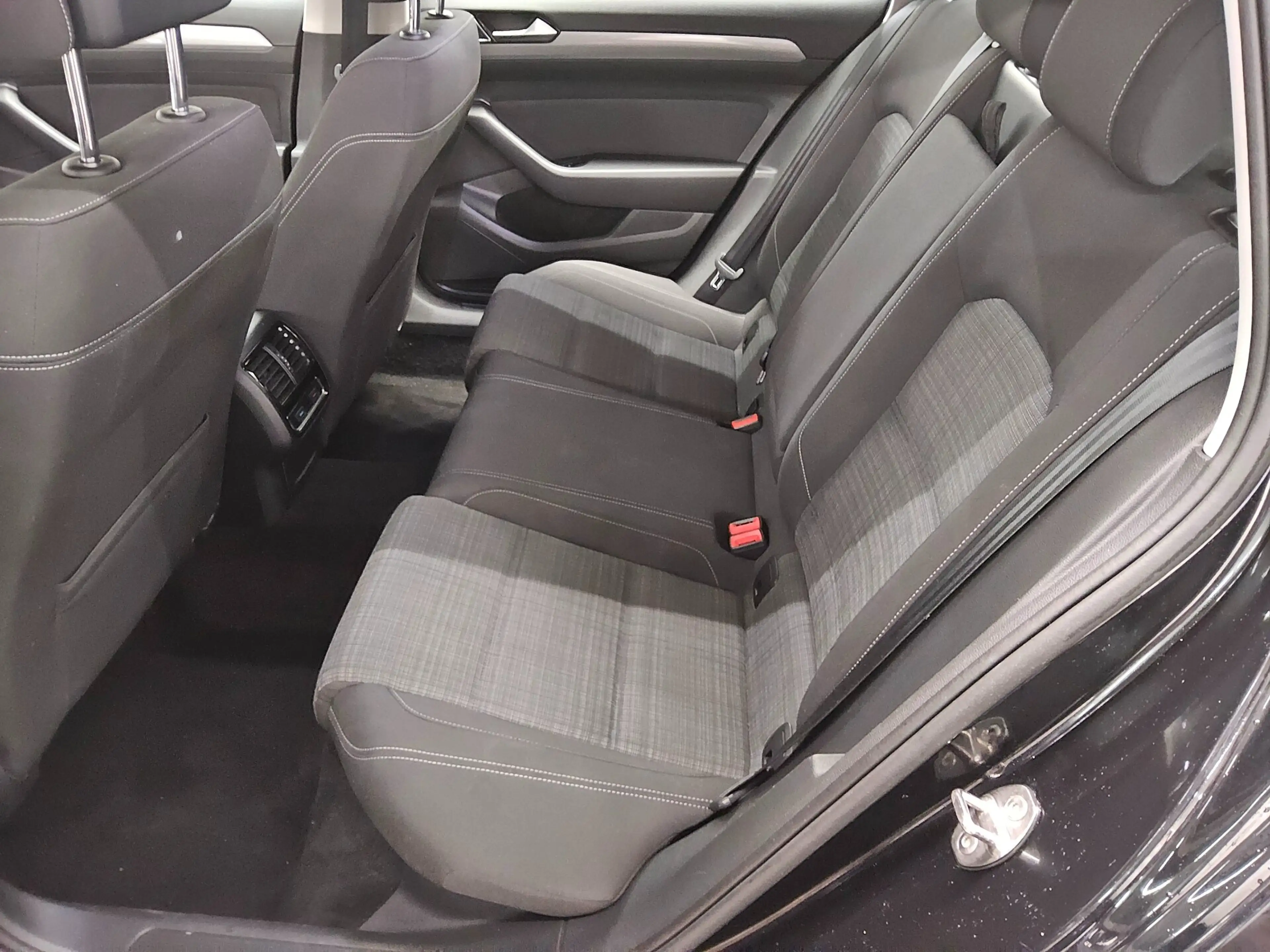 Volkswagen Passat Variant — photo 13