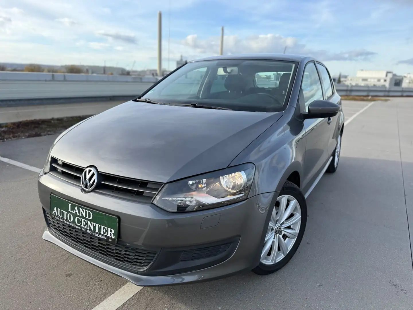 Volkswagen Polo V 1.2 TSI DSG*1.HAND*SHZ*PDC*TEMP*5-TÜRER* Grau - 2