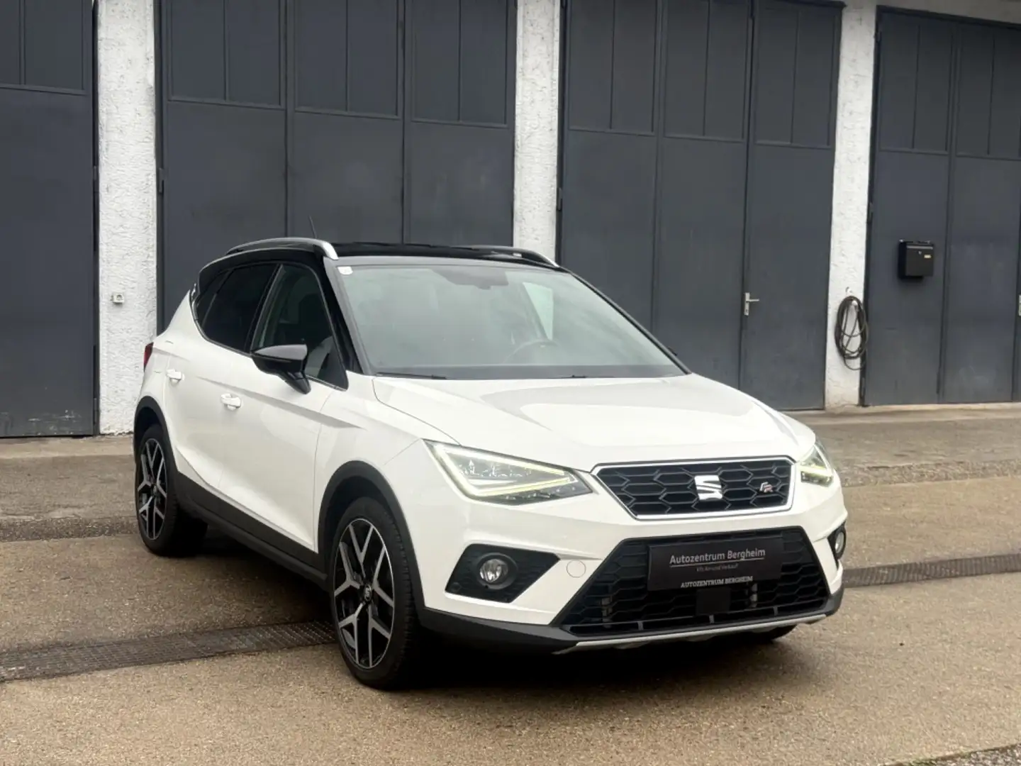 SEAT Arona 1,0 Eco TSI FR DSG Weiß - 2