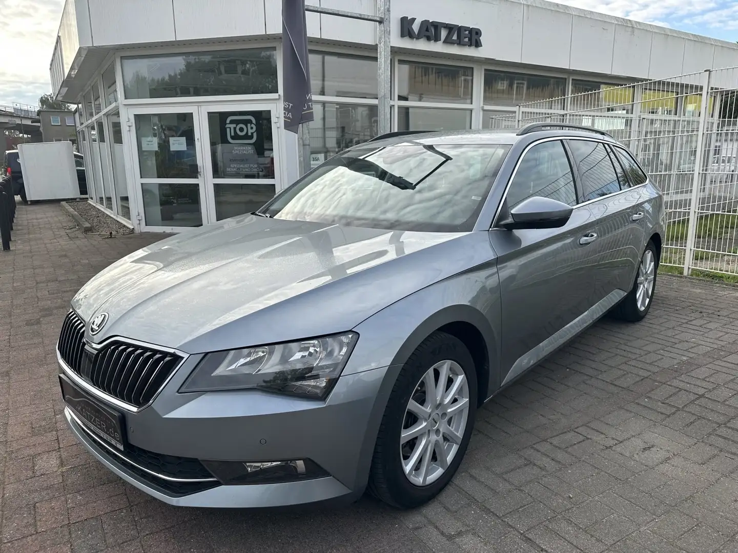 Skoda Superb Combi 2.0 TDI EU6 Ambition Grau - 1