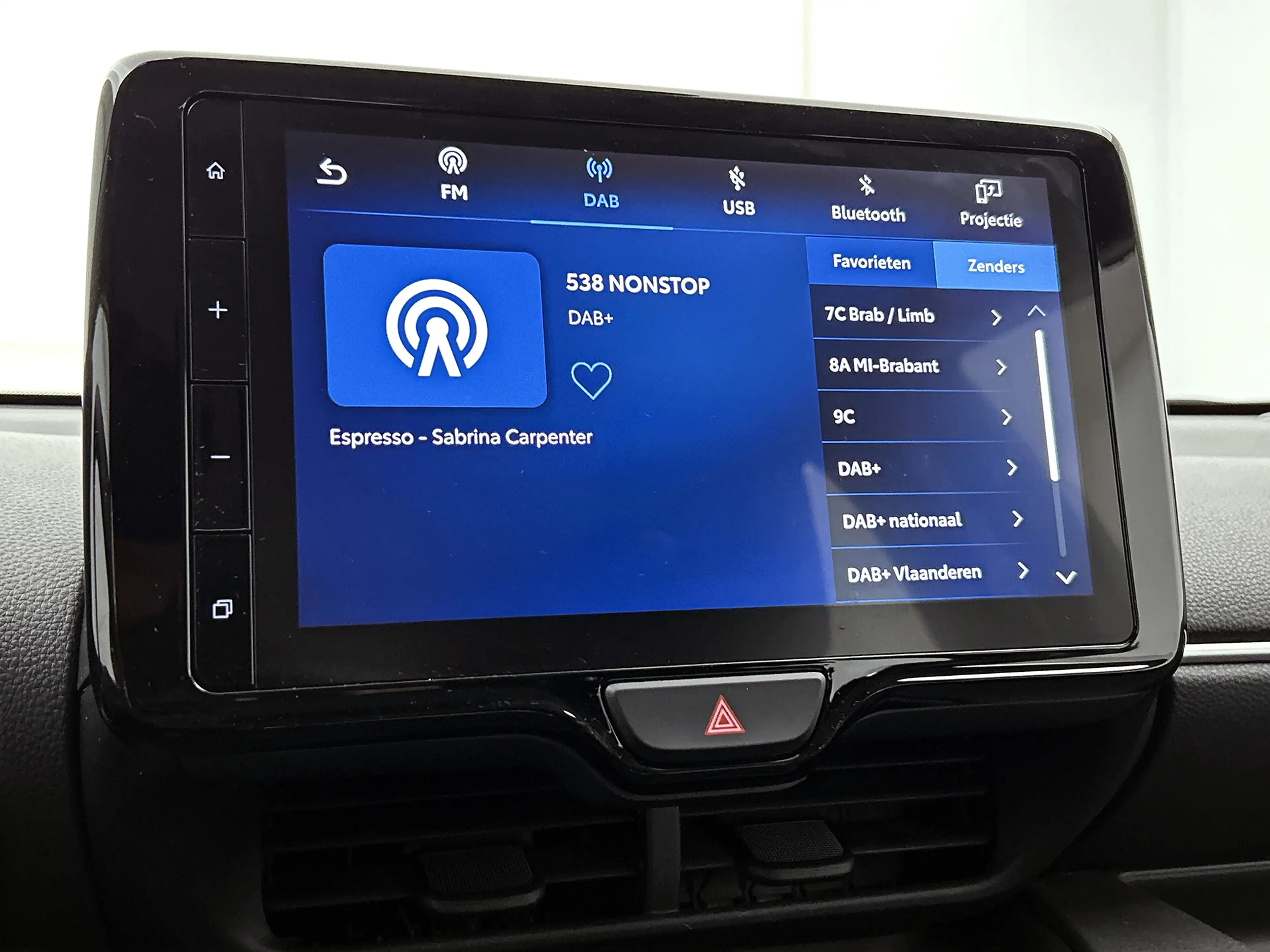Mazda 2 Hybrid 1.5 Exclusive-line | Stuur-/Stoelverwarming — photo 10