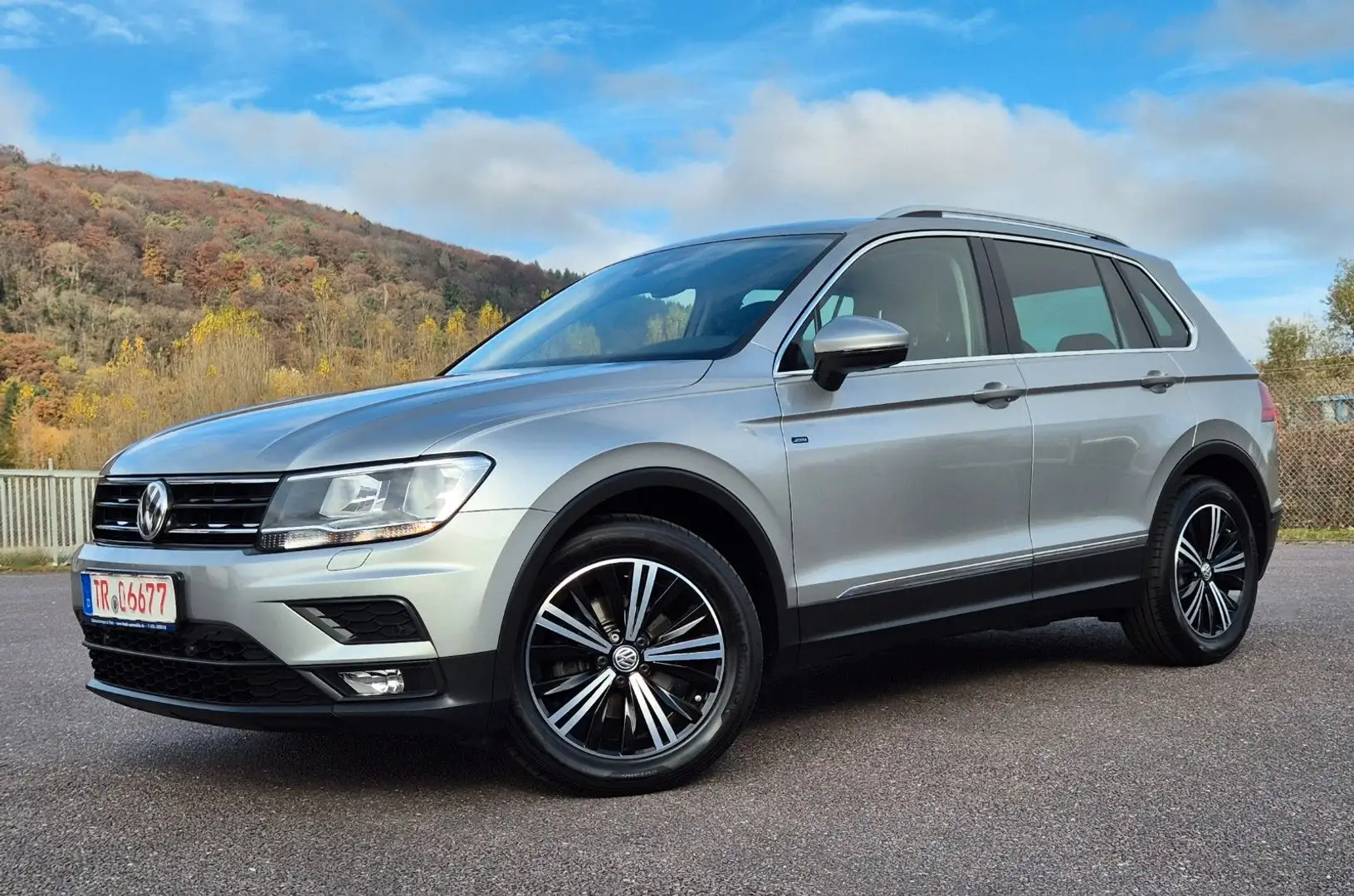 Volkswagen Tiguan 2.0 TDI Join, Navi, AHK, ACC. Silber - 1