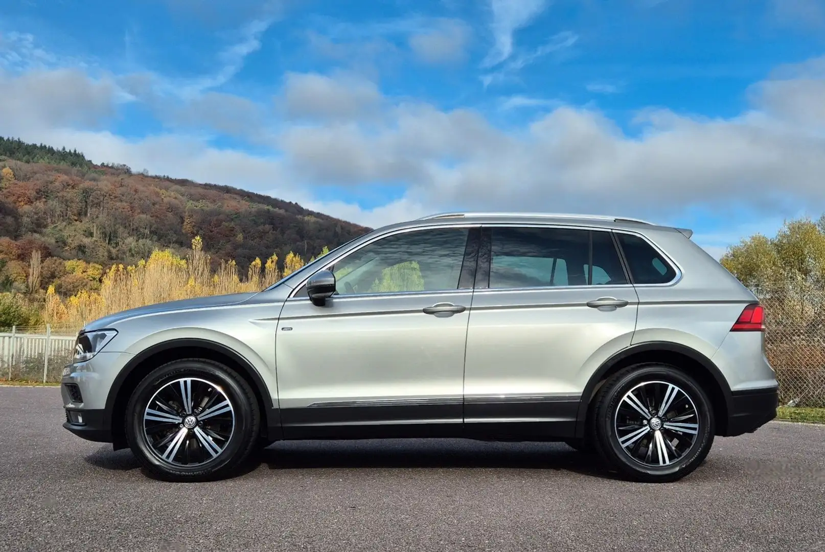 Volkswagen Tiguan 2.0 TDI Join, Navi, AHK, ACC. Silber - 2