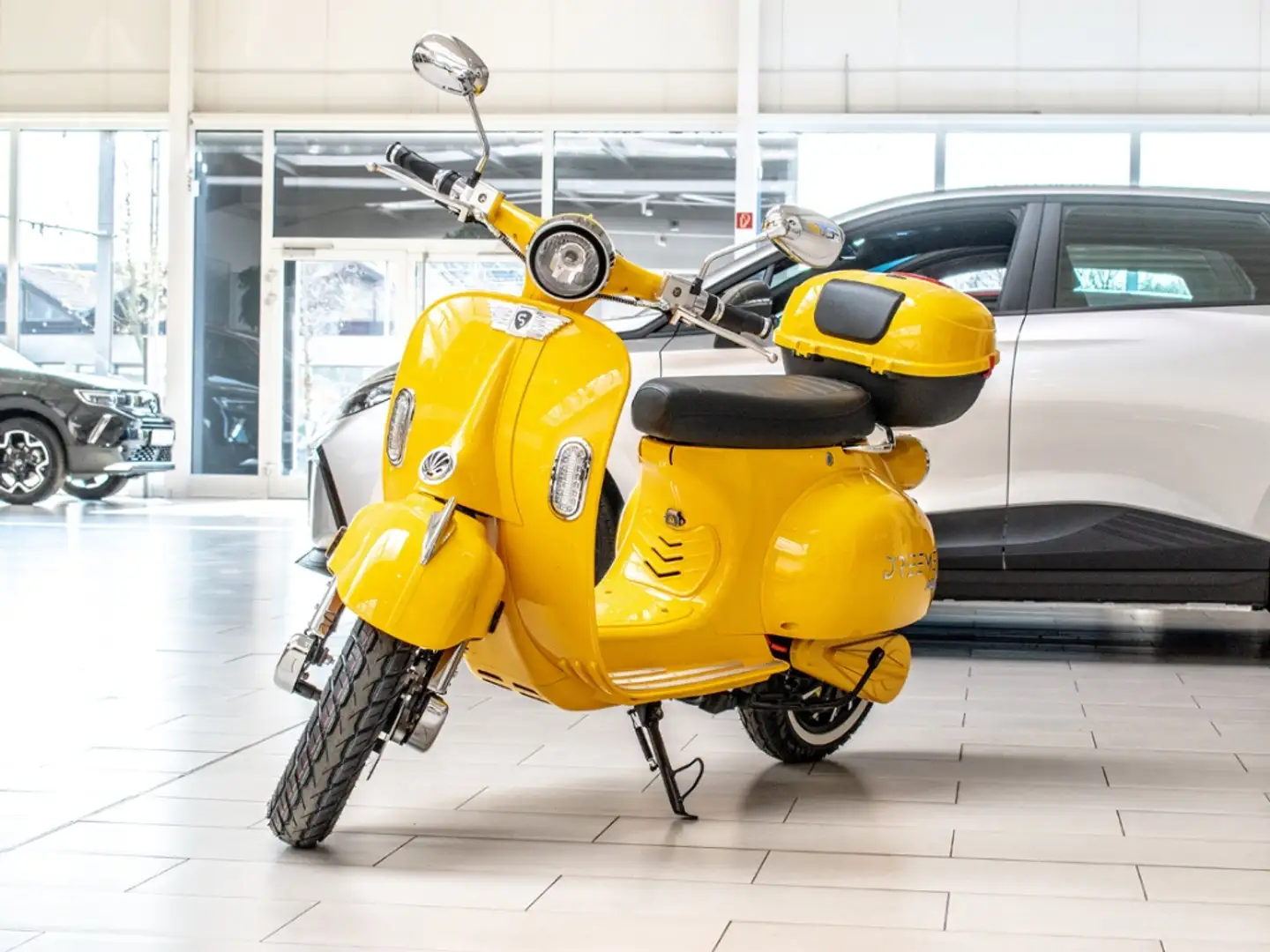 Dreems Amalfi Retro Elektroroller 45km/h 3kW Giallo - 1
