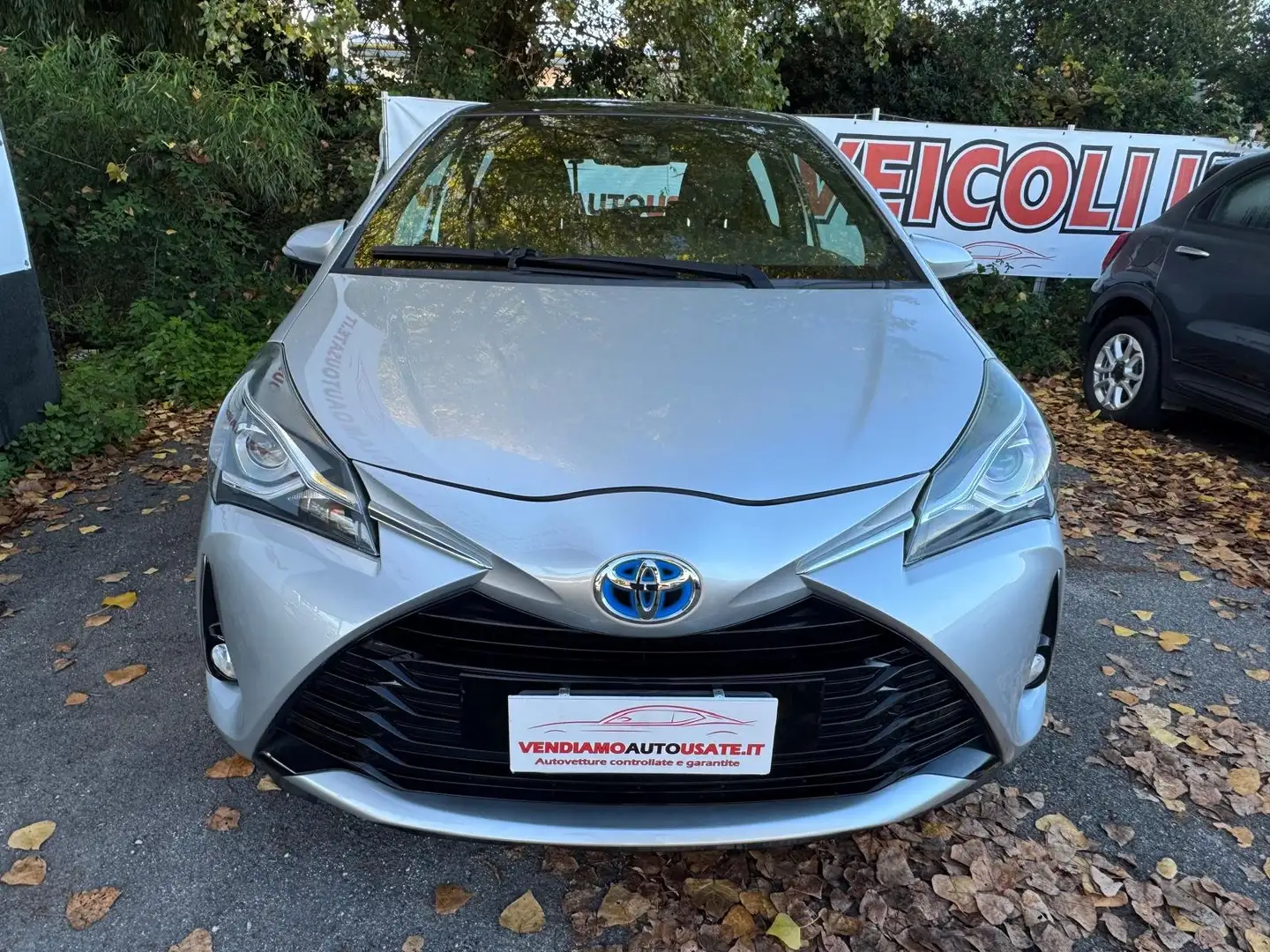 Toyota Yaris Yaris III 2017 5p 1.5h Cool my18 Plateado - 1