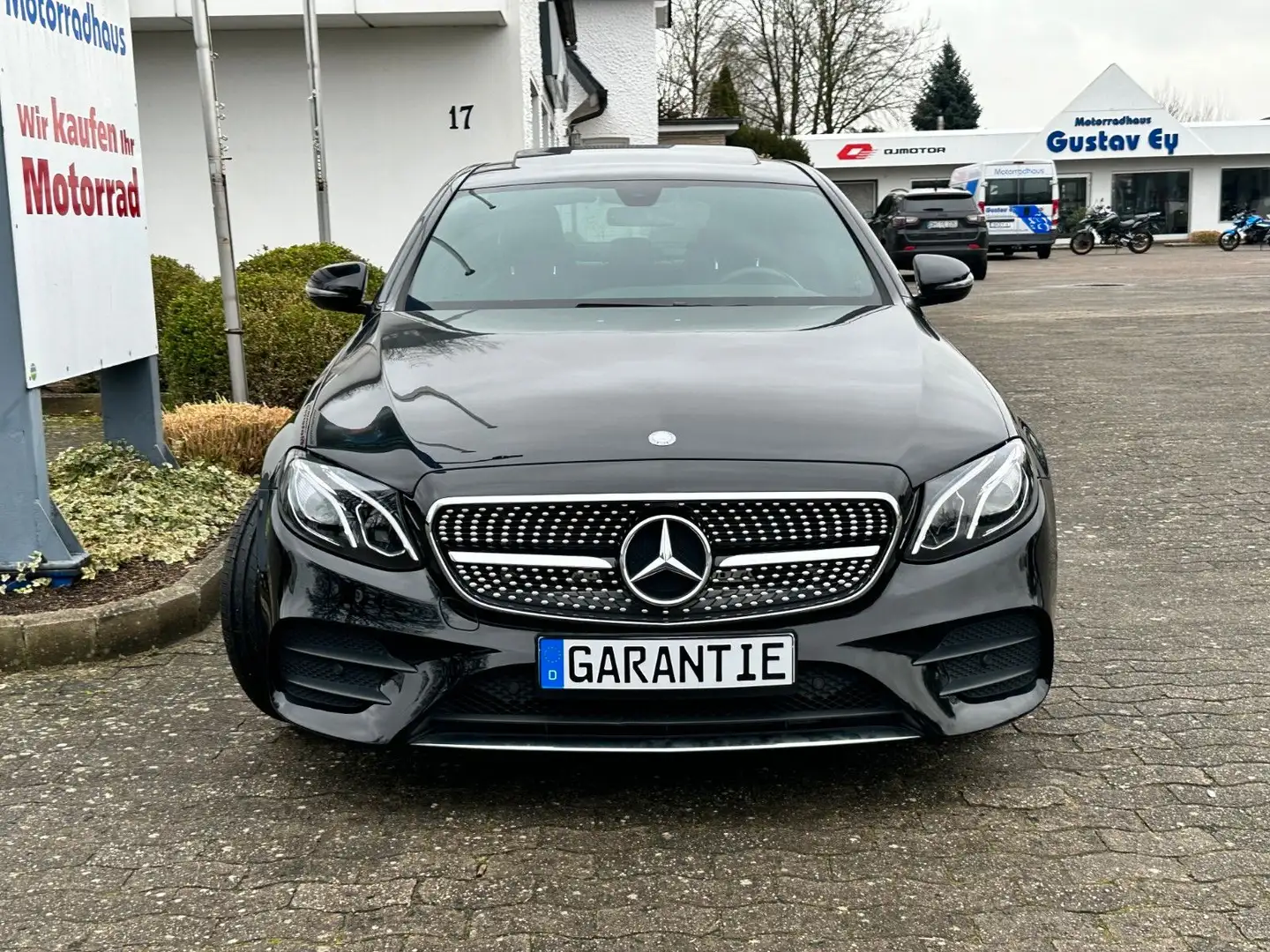 Mercedes-Benz E 300 4Matic Autom. KeylesGo Kamera Schwarz - 2
