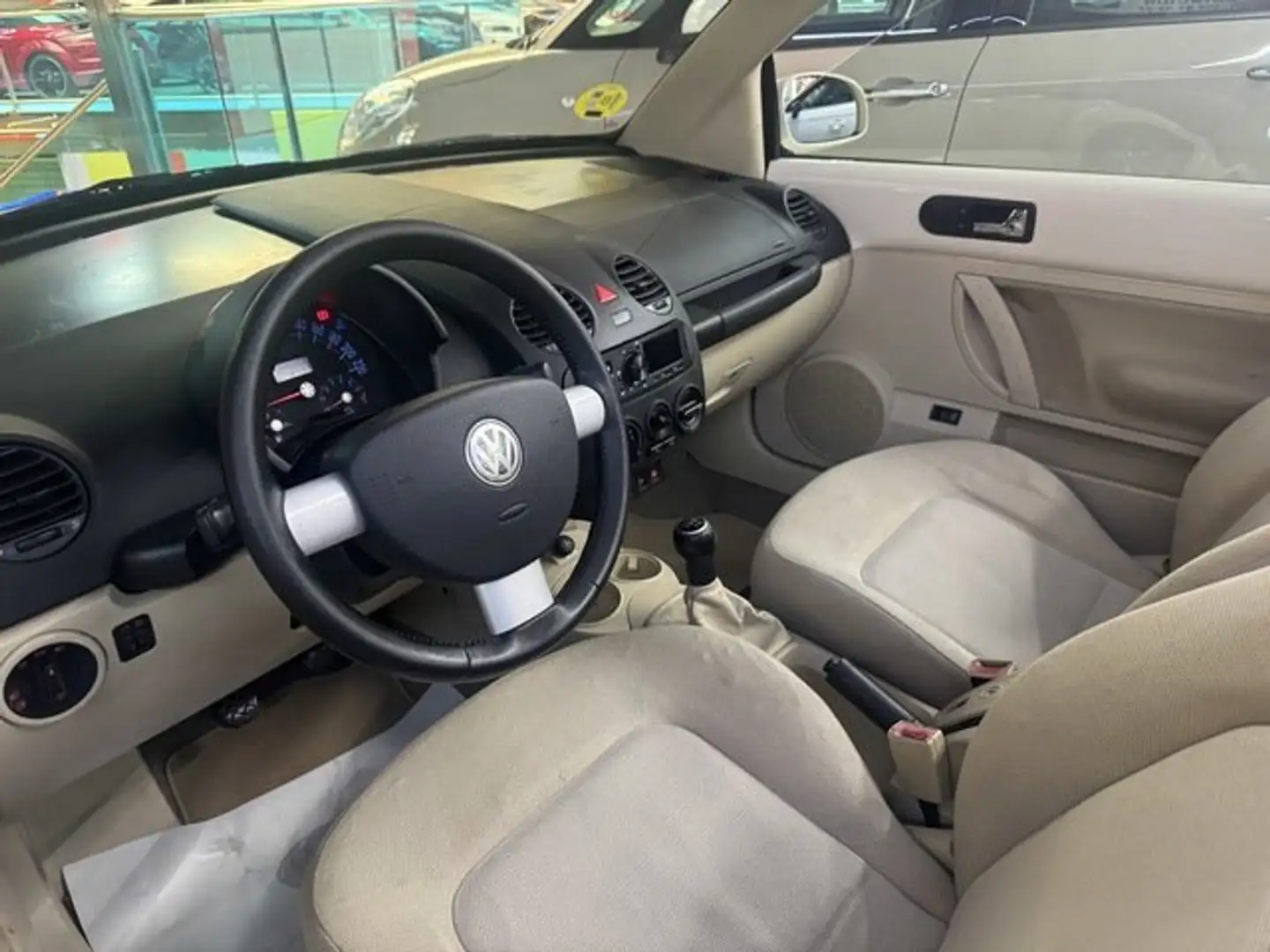 Volkswagen Beetle Cabrio 1.6 Beige - 2