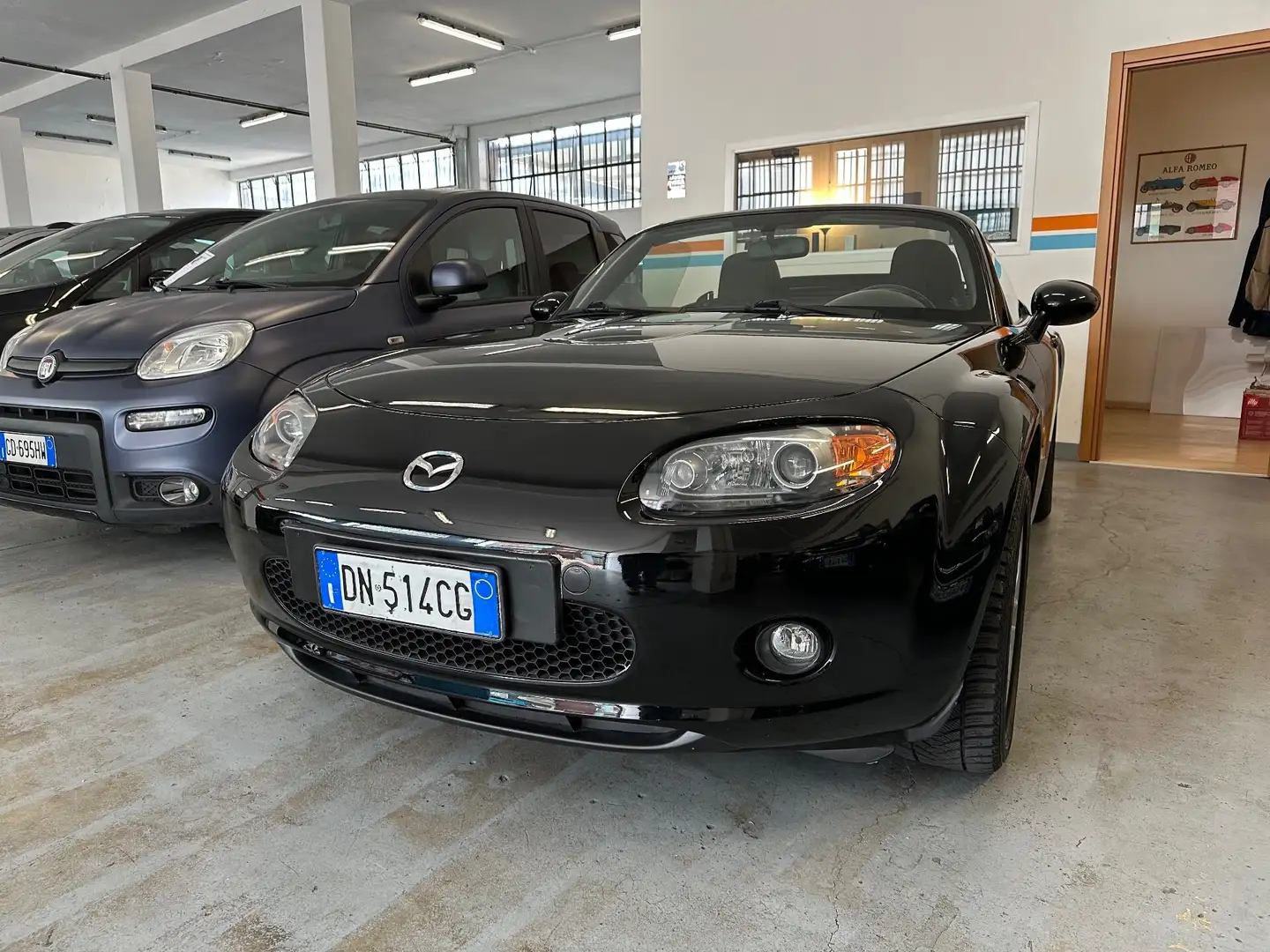 Mazda MX-5 MX-5 Roadster Coupé 1.8L Wind Zwart - 1