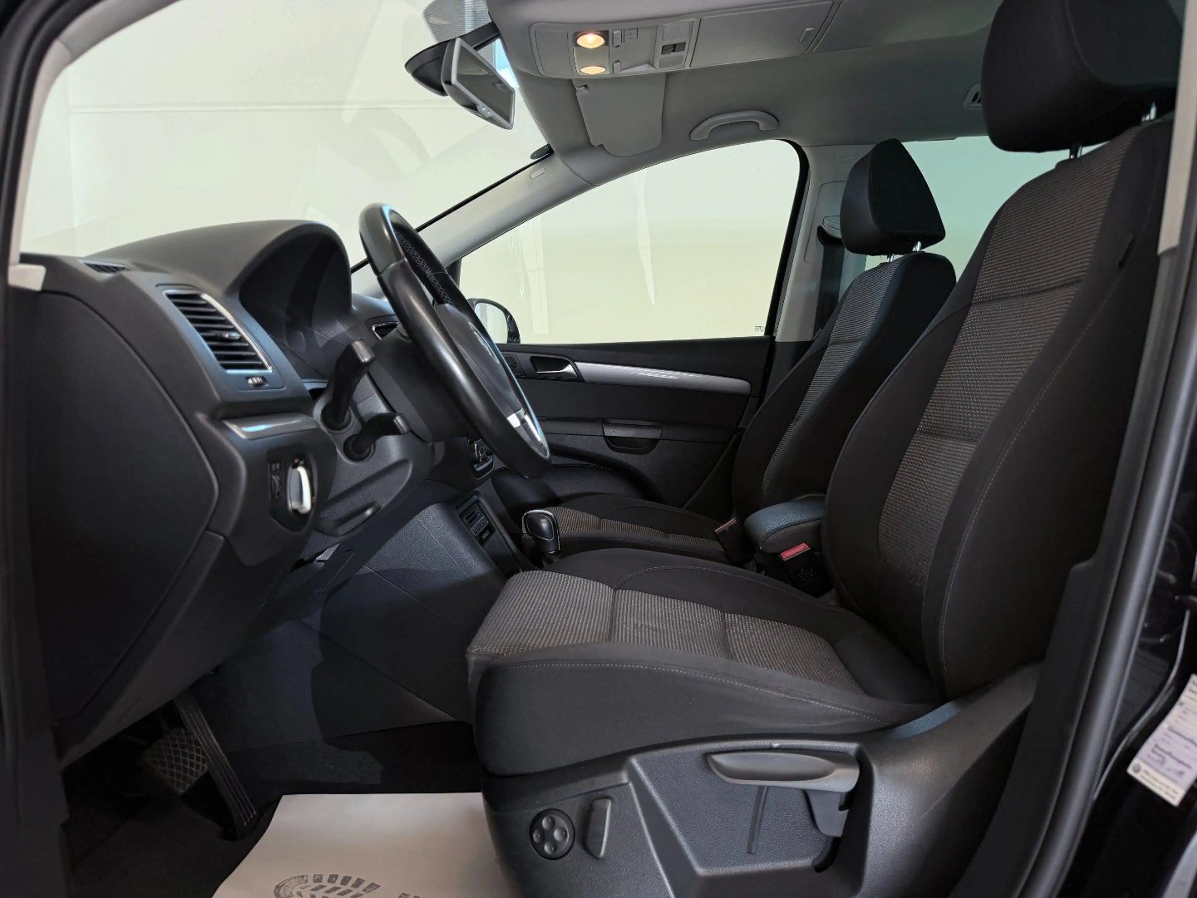 Volkswagen Sharan 2.0 TDI Comfortline*SHZ*PDC*NAVI* — photo 10