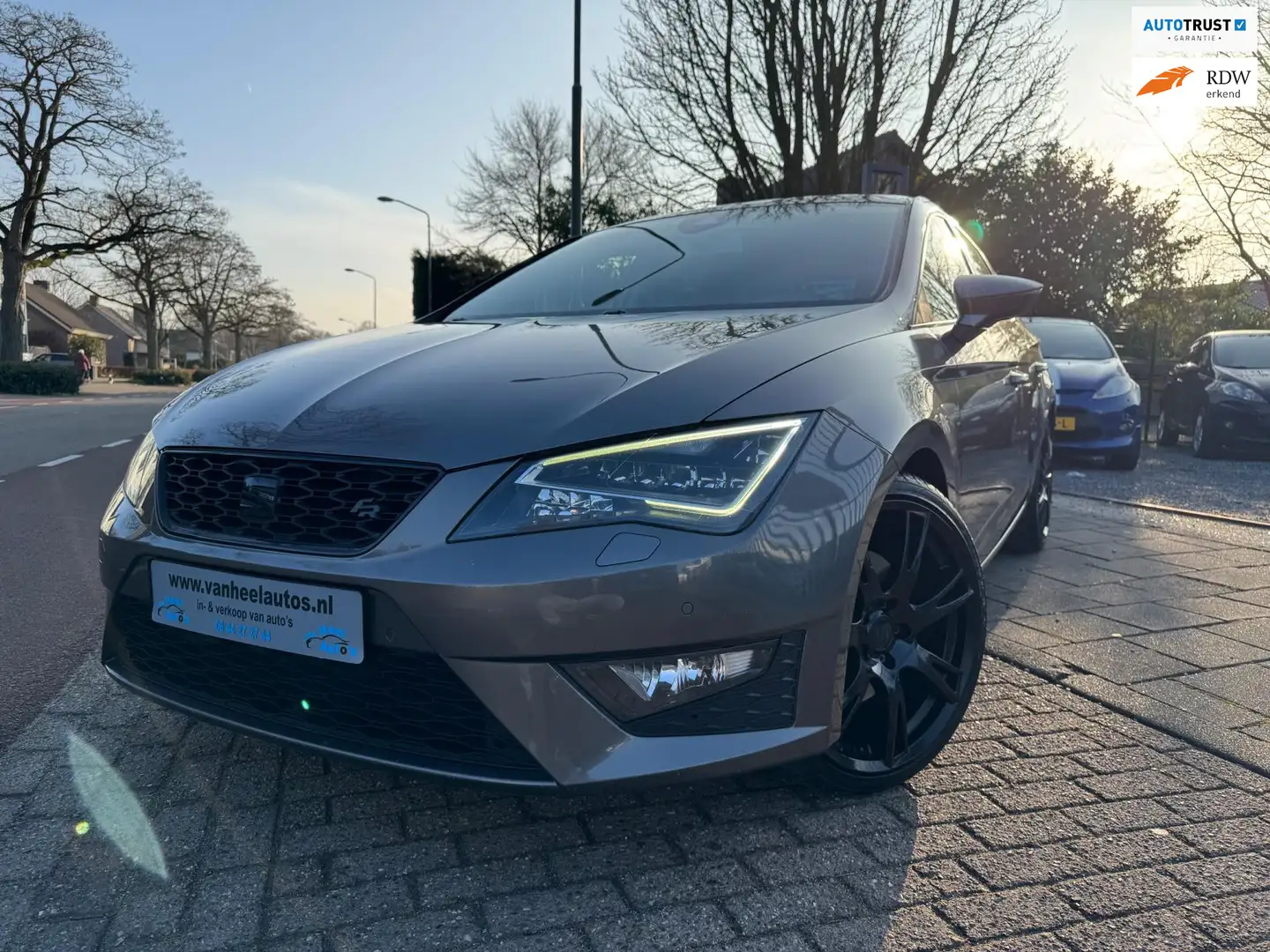 SEAT Leon 1.8 TSI FR Clima Elek Pakket Navi Xenon Pdc 18” Gris - 1