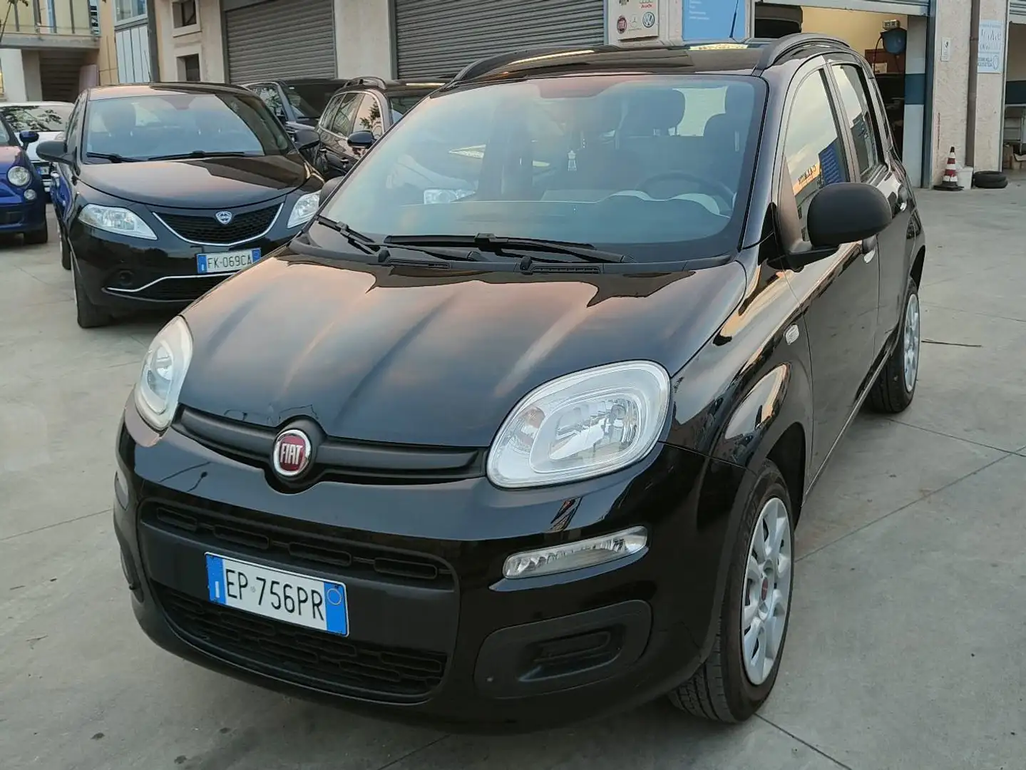 Fiat Panda Panda 0.9 t.air t. natural power Pop 80cv Schwarz - 1