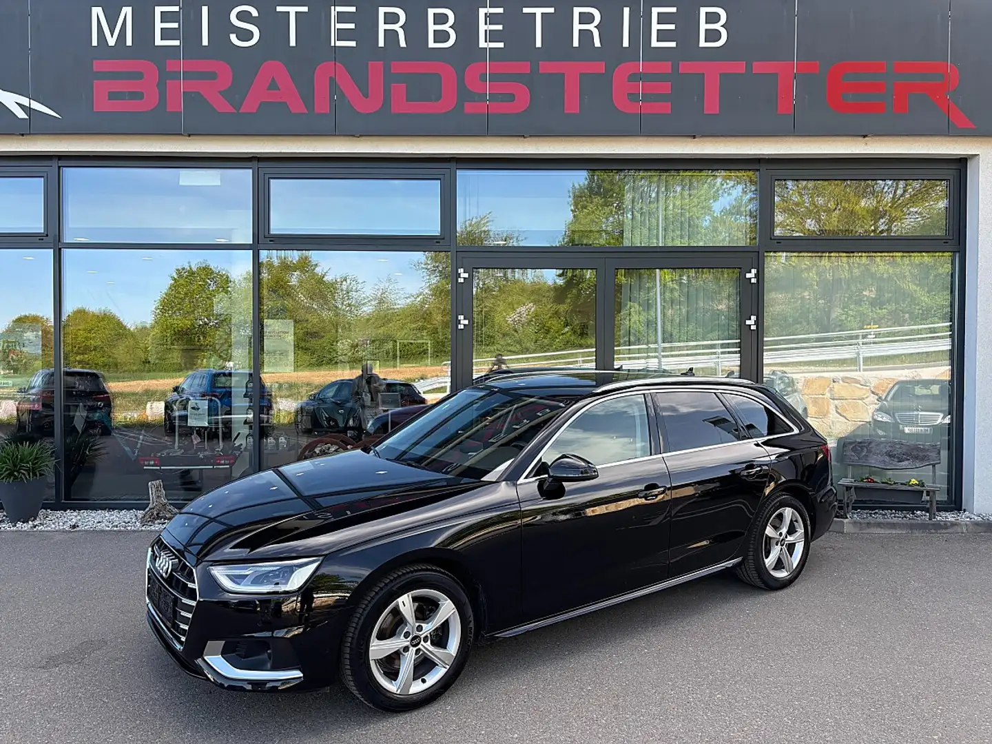 Audi A4 Avant 30 TDI advanced S-tronic Schwarz - 1