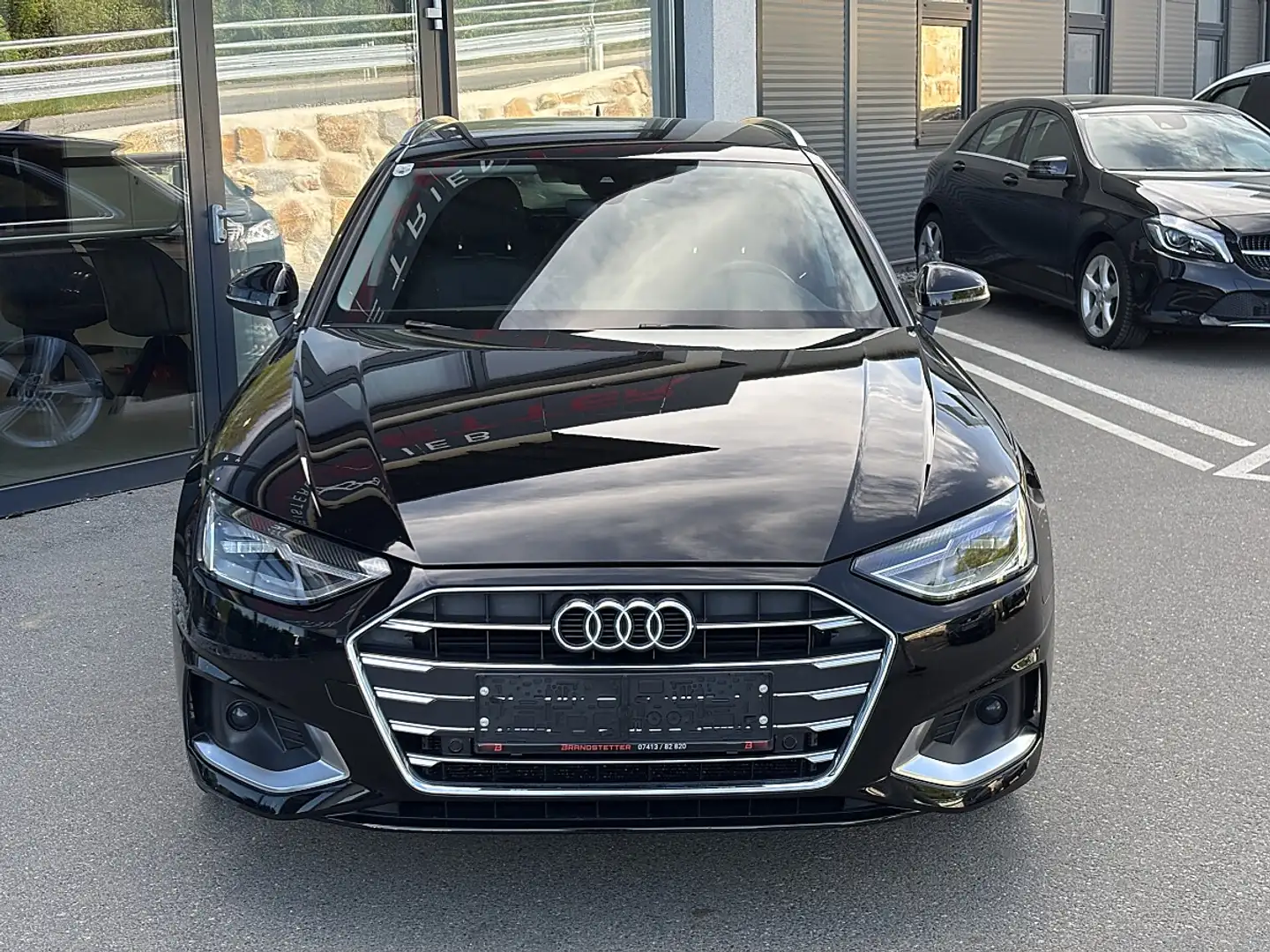 Audi A4 Avant 30 TDI advanced S-tronic Schwarz - 2