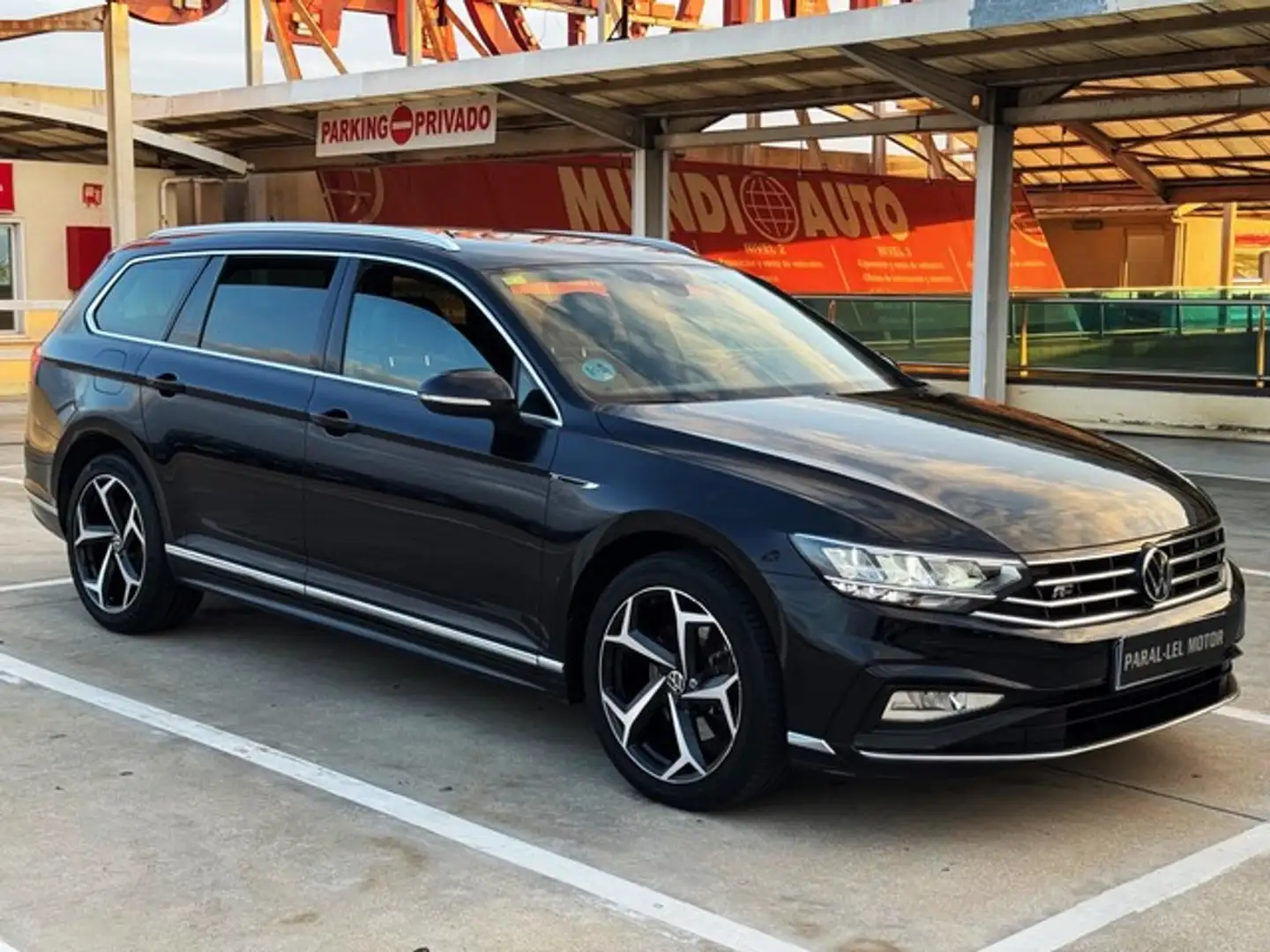 Volkswagen Passat Variant 2.0 TSI R-Line DSG7 Negro - 1
