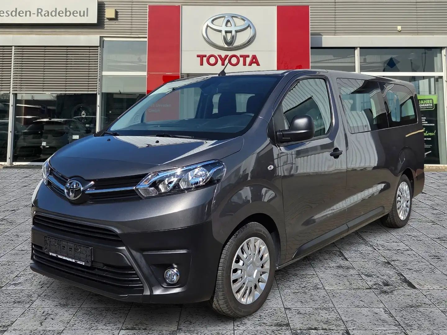Toyota Proace Kombi 2.0 D-4D L2 Comfort Navi DAB Tempo Grau - 2