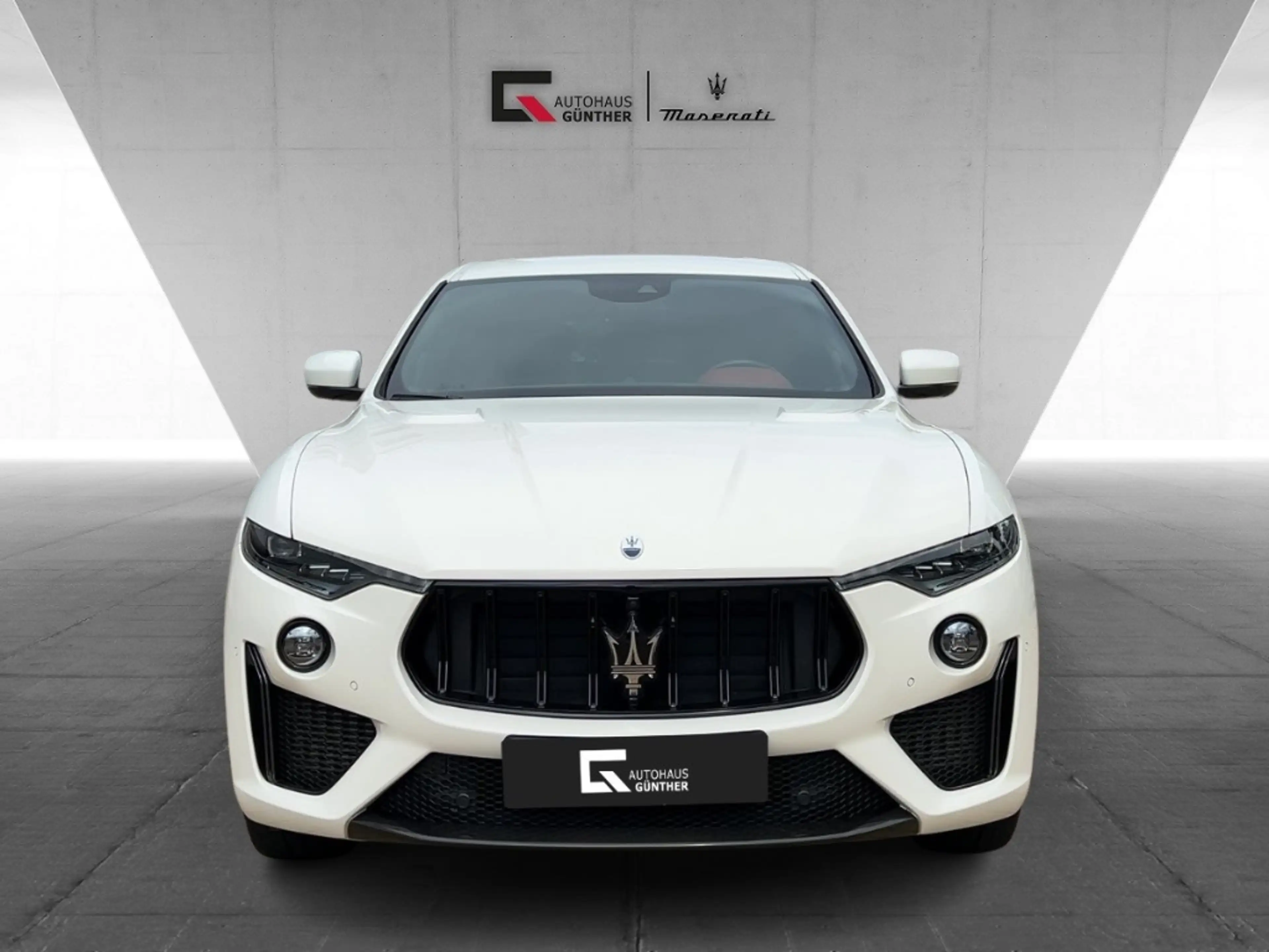 Maserati Levante Trofeo MY23 V8 581 HP Bowers 22'' Pano Carbon — photo 6