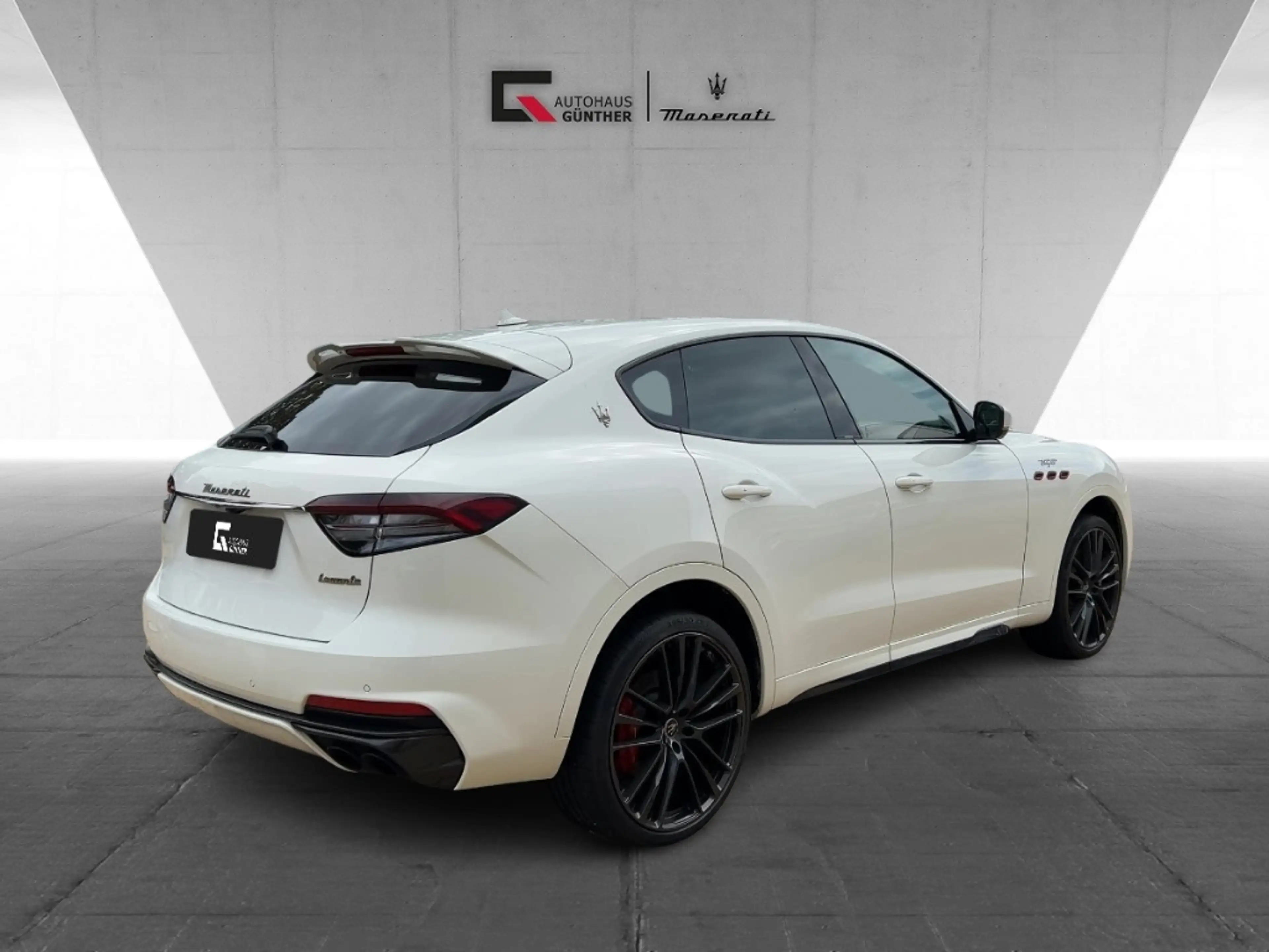 Maserati Levante Trofeo MY23 V8 581 HP Bowers 22'' Pano Carbon — photo 4