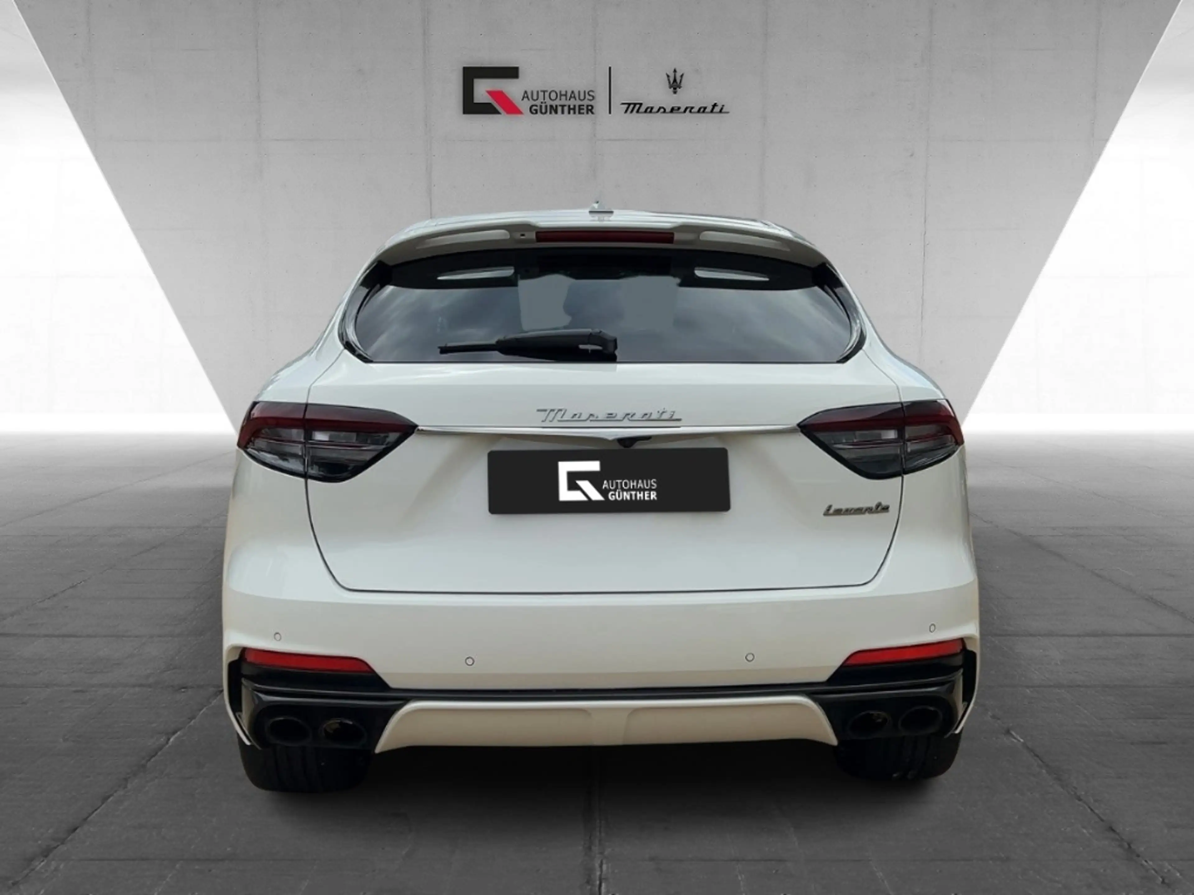 Maserati Levante Trofeo MY23 V8 581 HP Bowers 22'' Pano Carbon — photo 3