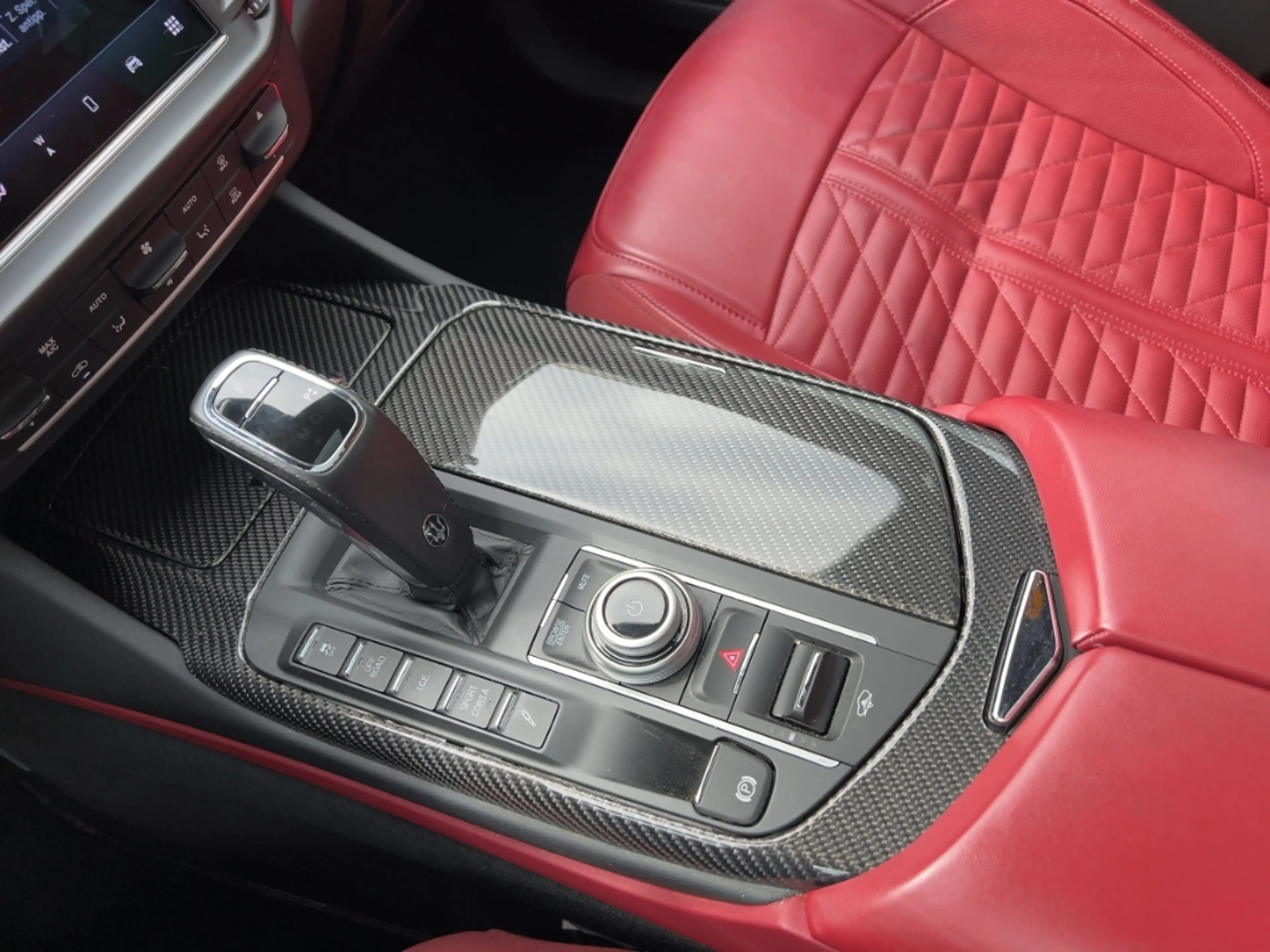 Maserati Levante Trofeo MY23 V8 581 HP Bowers 22'' Pano Carbon — photo 11