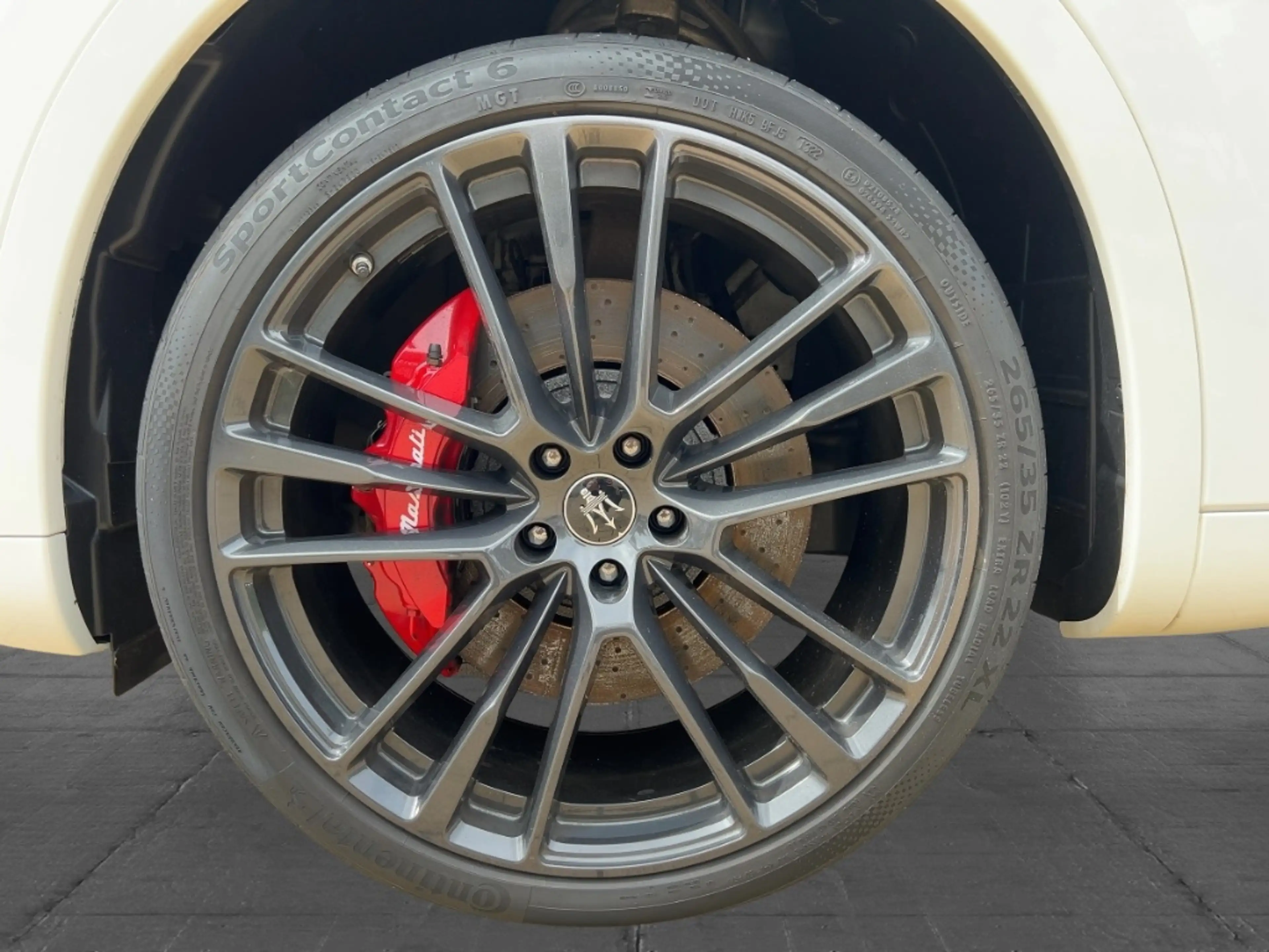 Maserati Levante Trofeo MY23 V8 581 HP Bowers 22'' Pano Carbon — photo 7