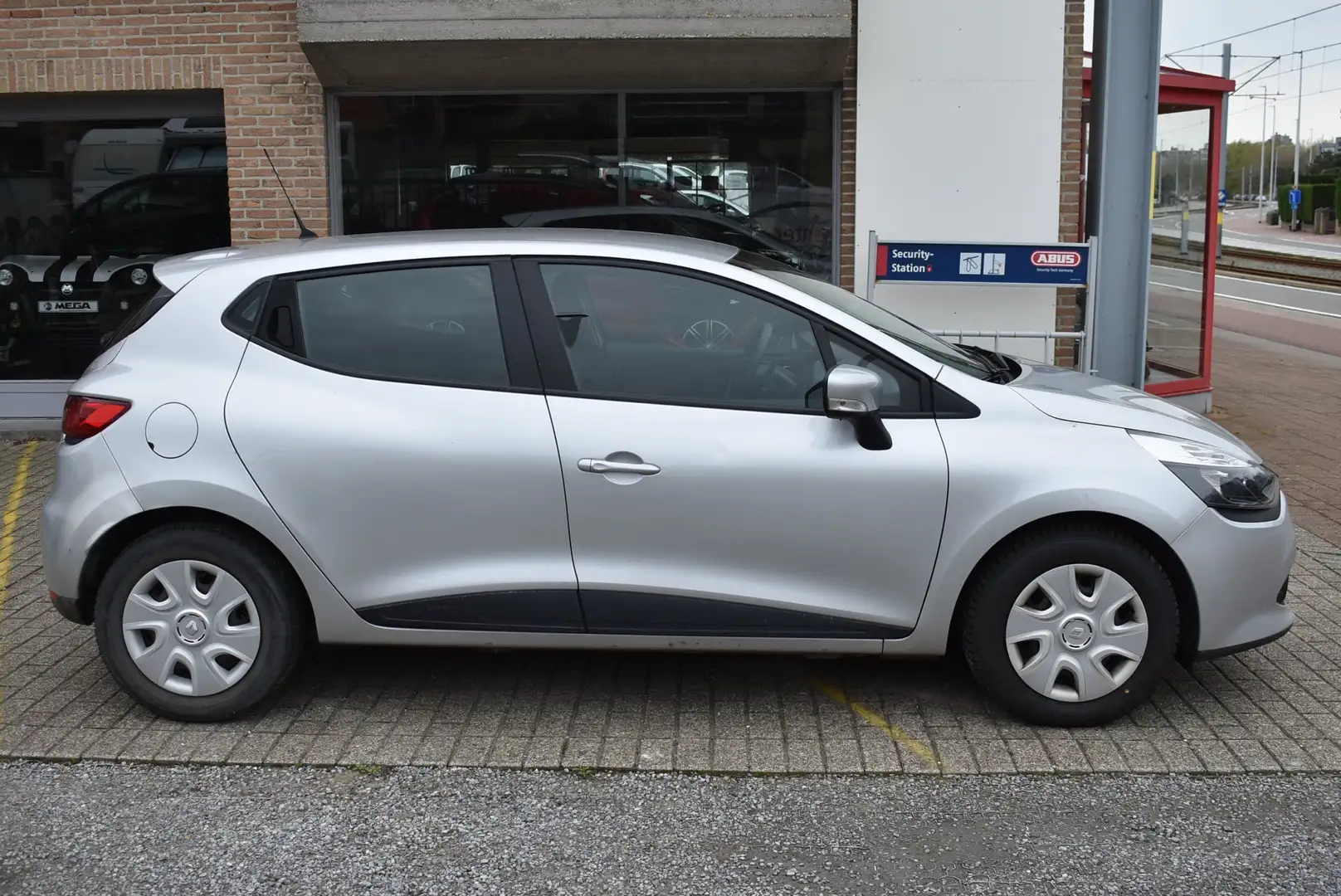 Renault Clio Clio 1.2 16V Authentique Plateado - 1