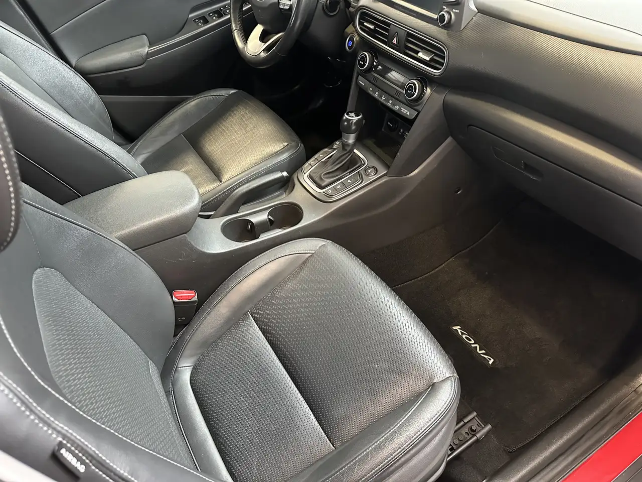 Hyundai KONA снимка Hyundai KONA