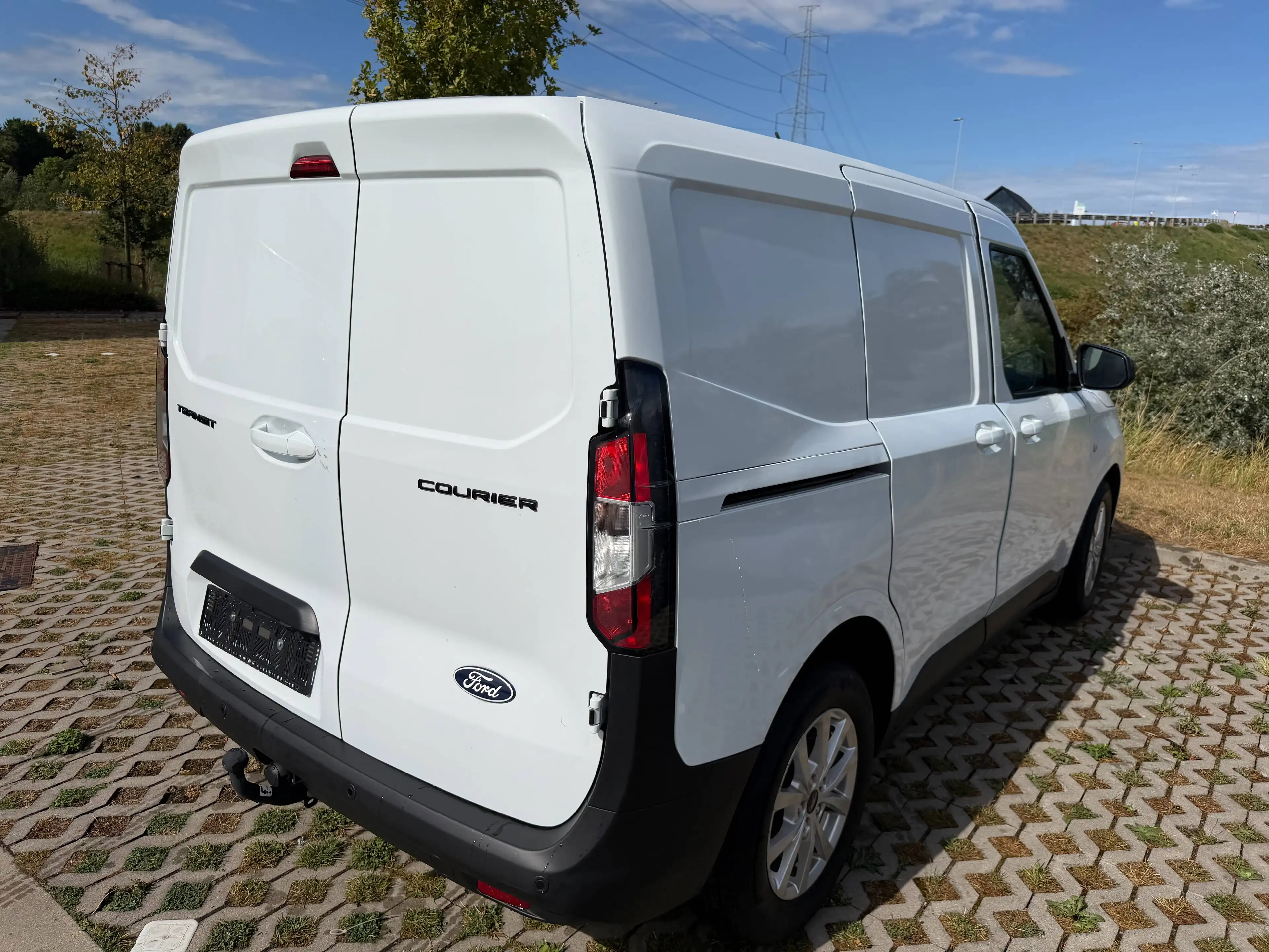 Ford Transit Courier Transit Courier 1.0 EcoBoost Limited Limited — photo 6