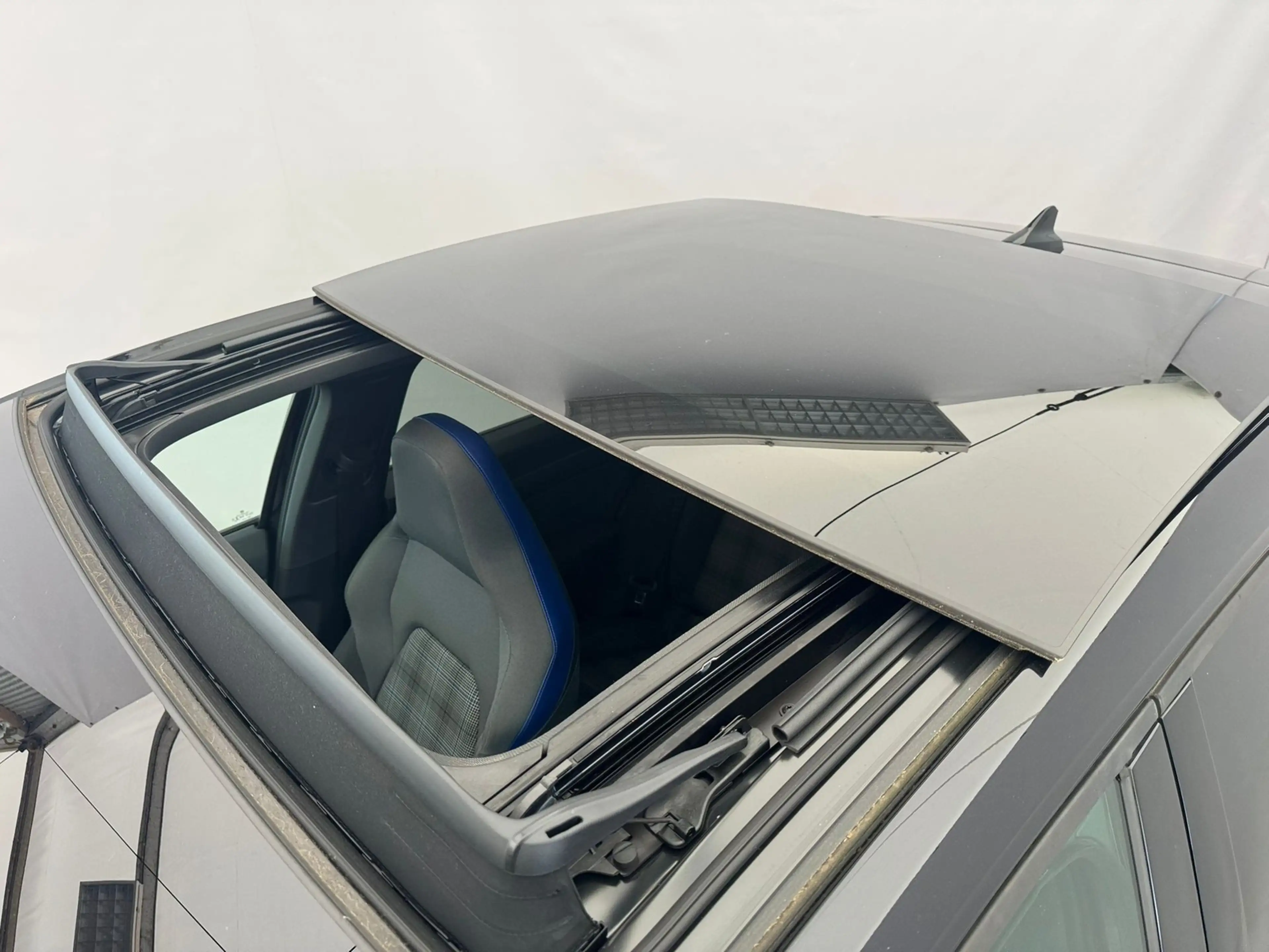 Volkswagen Golf VIII GTE 1.4l eHybrid DSG+AHK+PANO+KAMERA+ACC — photo 29