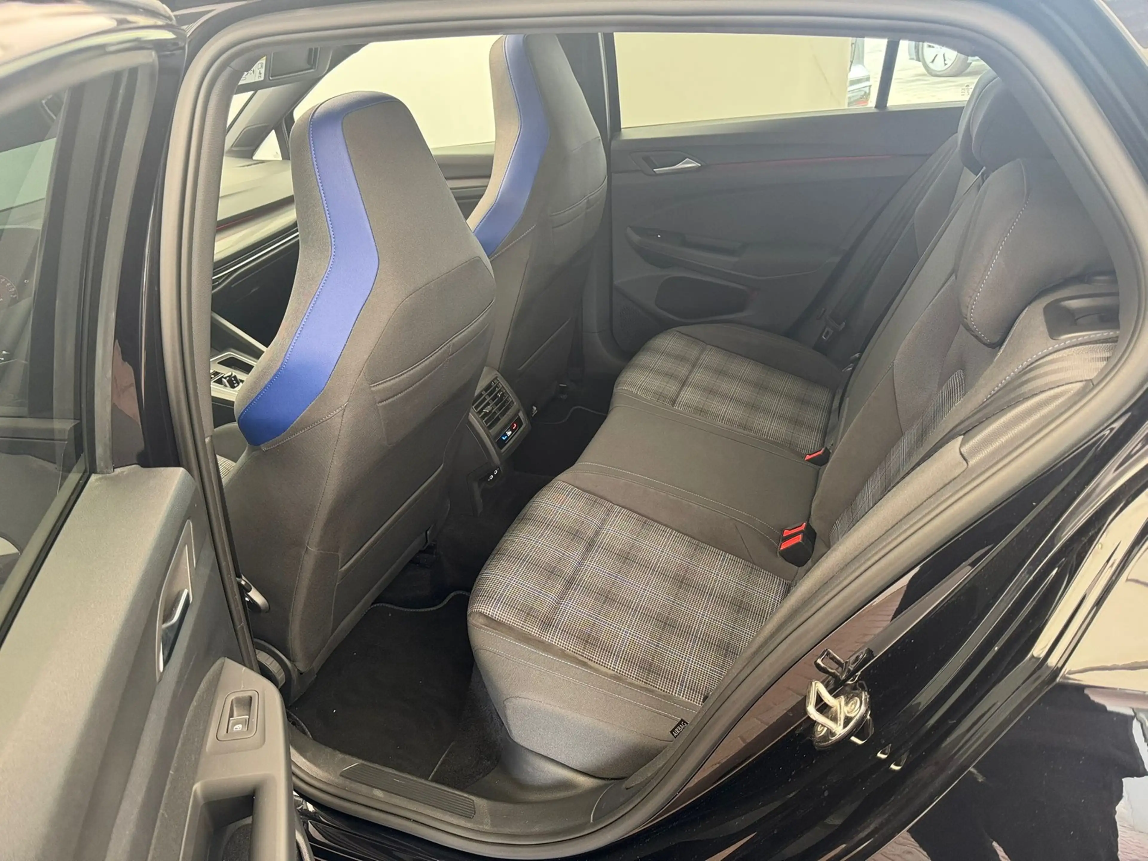Volkswagen Golf VIII GTE 1.4l eHybrid DSG+AHK+PANO+KAMERA+ACC — photo 12