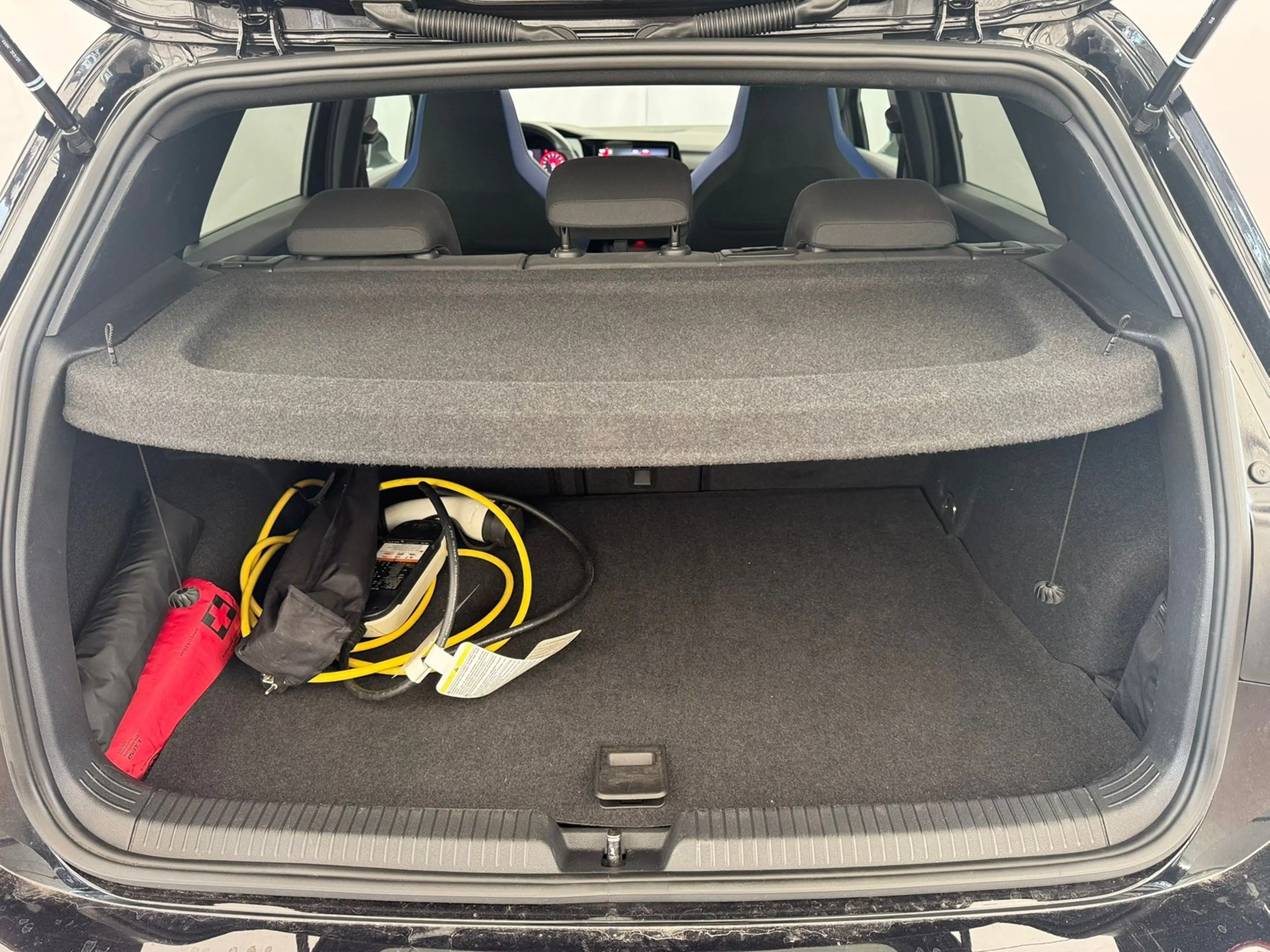Volkswagen Golf VIII GTE 1.4l eHybrid DSG+AHK+PANO+KAMERA+ACC — photo 16