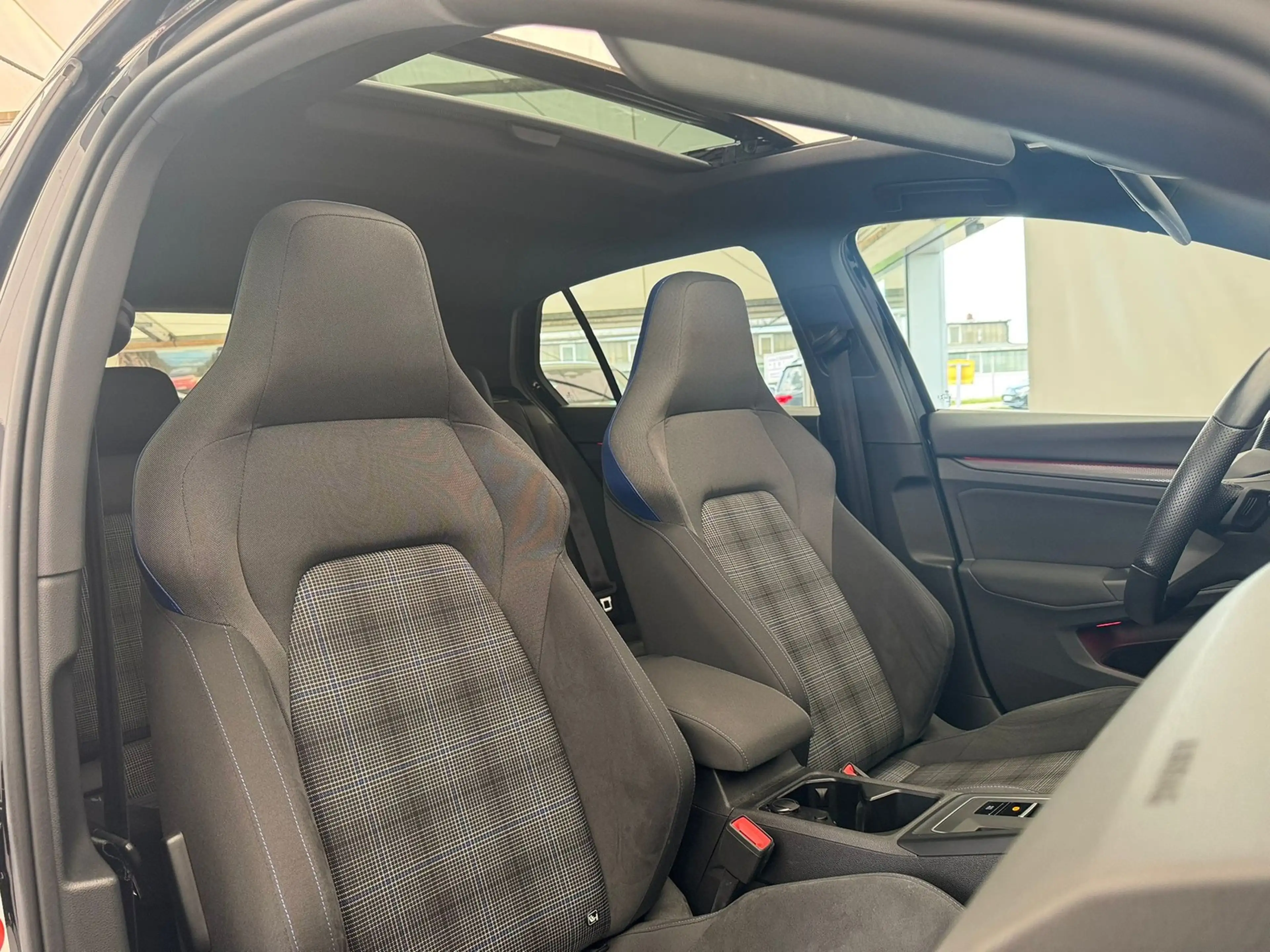 Volkswagen Golf VIII GTE 1.4l eHybrid DSG+AHK+PANO+KAMERA+ACC — photo 11