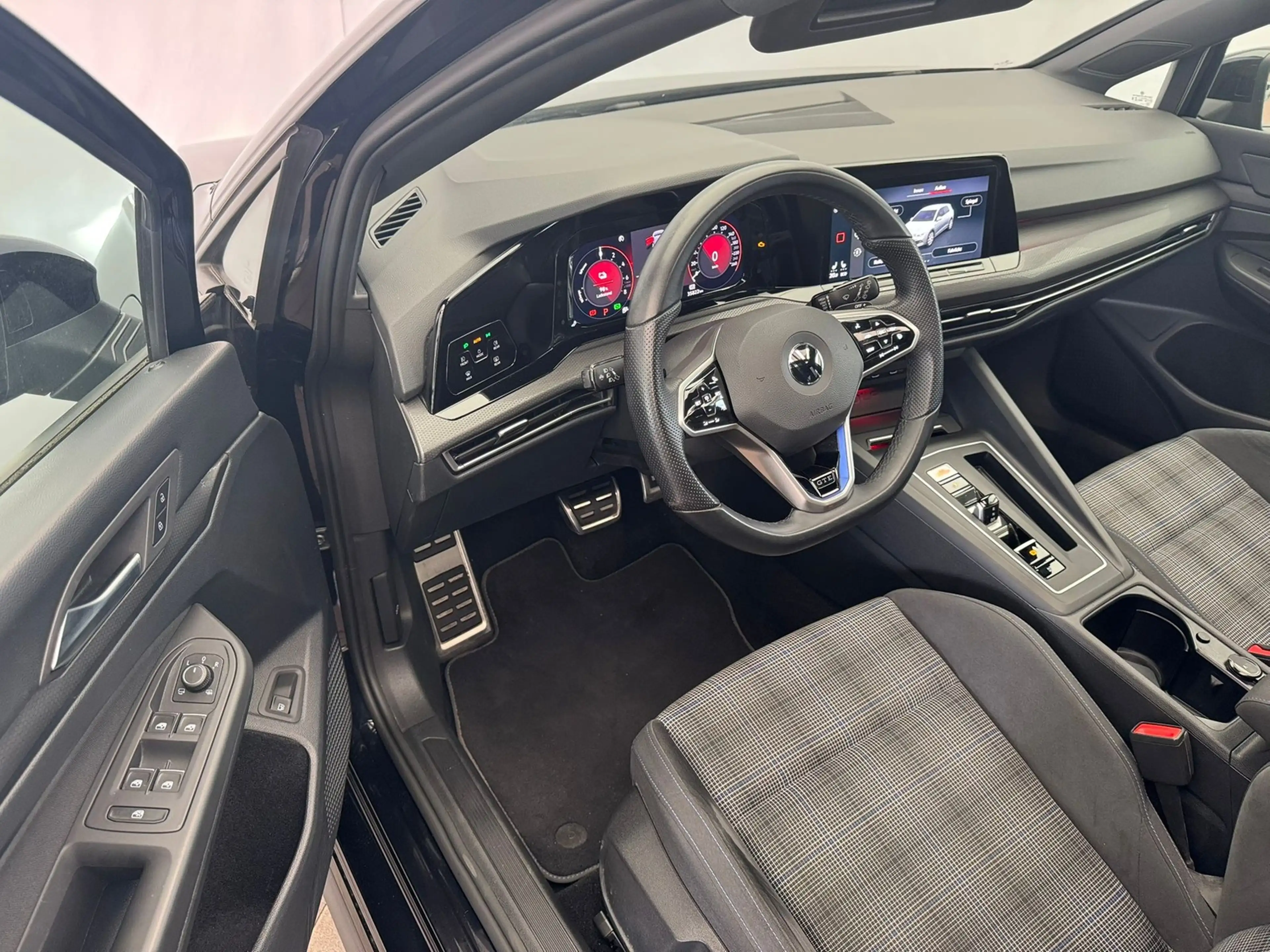 Volkswagen Golf VIII GTE 1.4l eHybrid DSG+AHK+PANO+KAMERA+ACC — photo 10