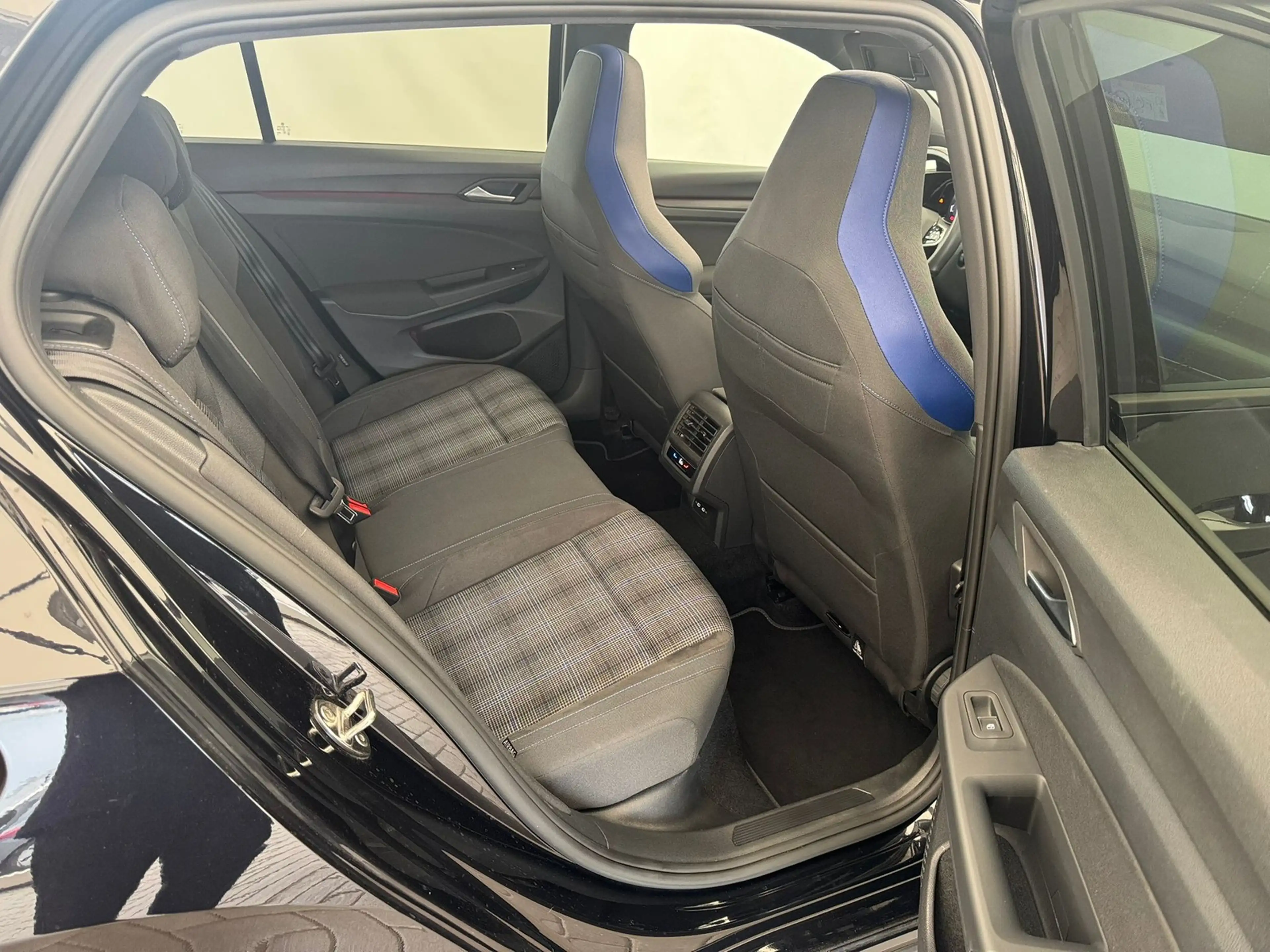 Volkswagen Golf VIII GTE 1.4l eHybrid DSG+AHK+PANO+KAMERA+ACC — photo 15