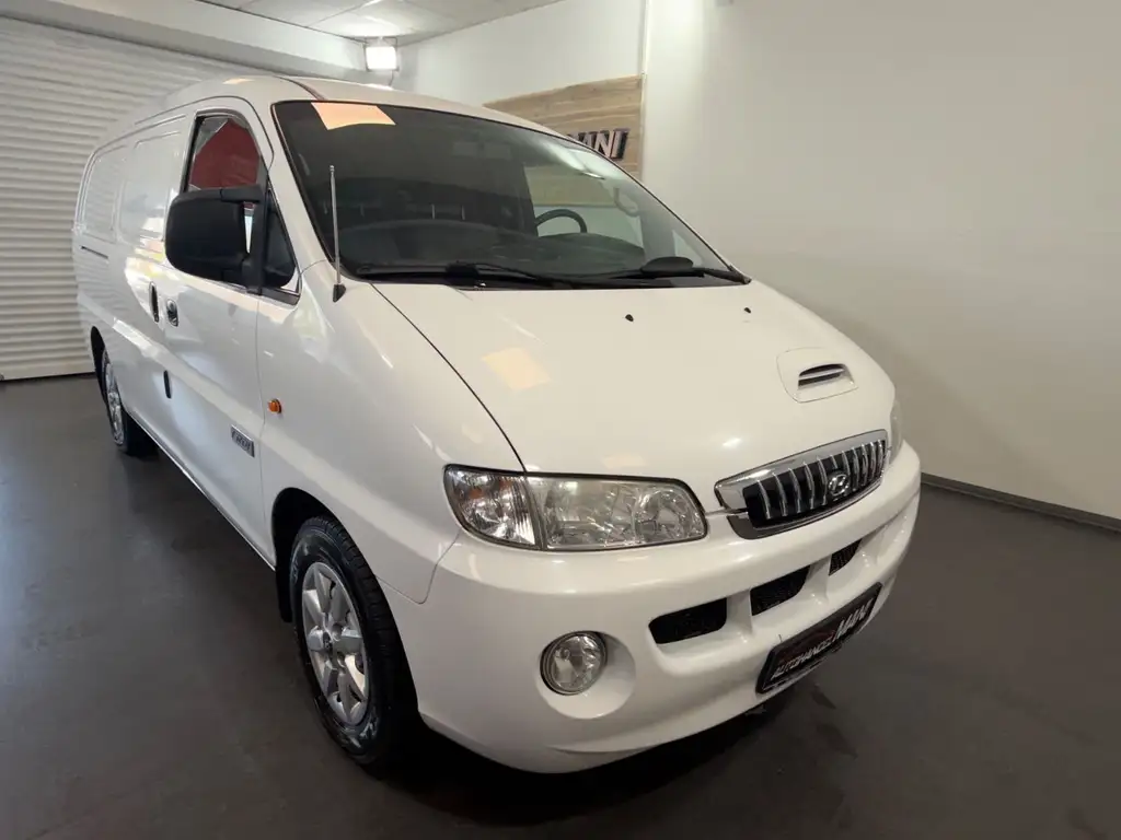 Hyundai H-1 2006 из Европы — купить под ключ